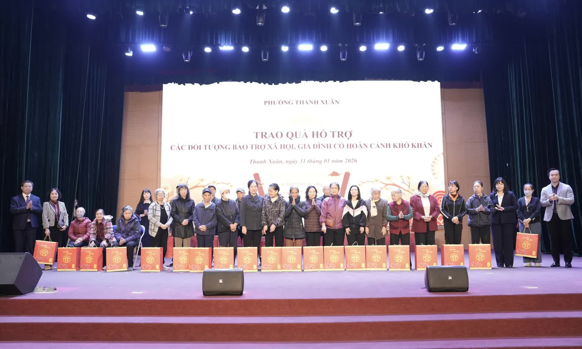 Chủ tịch Ủy ban MTTQ Việt Nam Thành phố dự Ngày hội “Xuân Nhân Ái - Tết Bính Ngọ 2026” tại phường Thanh Xuân- Ảnh 5.