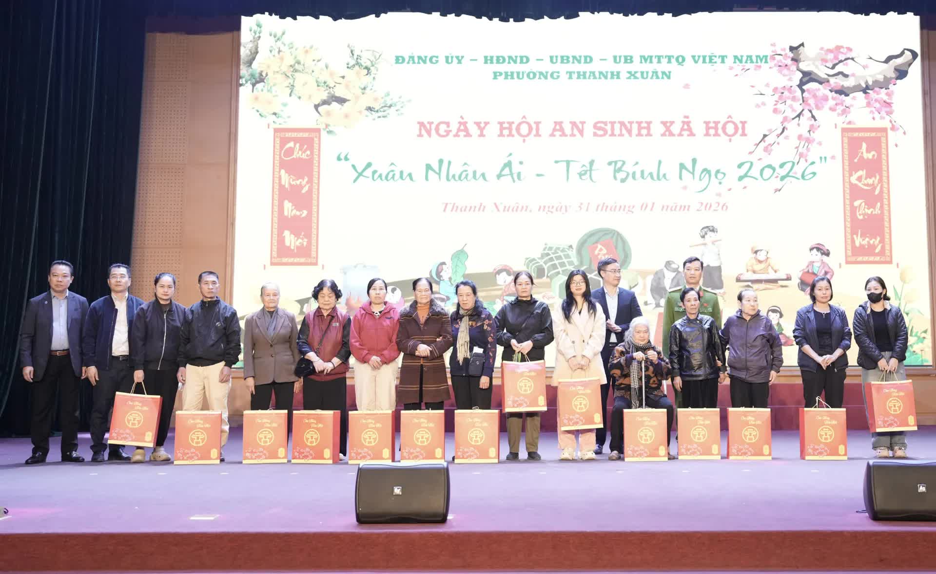 Chủ tịch Ủy ban MTTQ Việt Nam Thành phố dự Ngày hội “Xuân Nhân Ái - Tết Bính Ngọ 2026” tại phường Thanh Xuân- Ảnh 6.