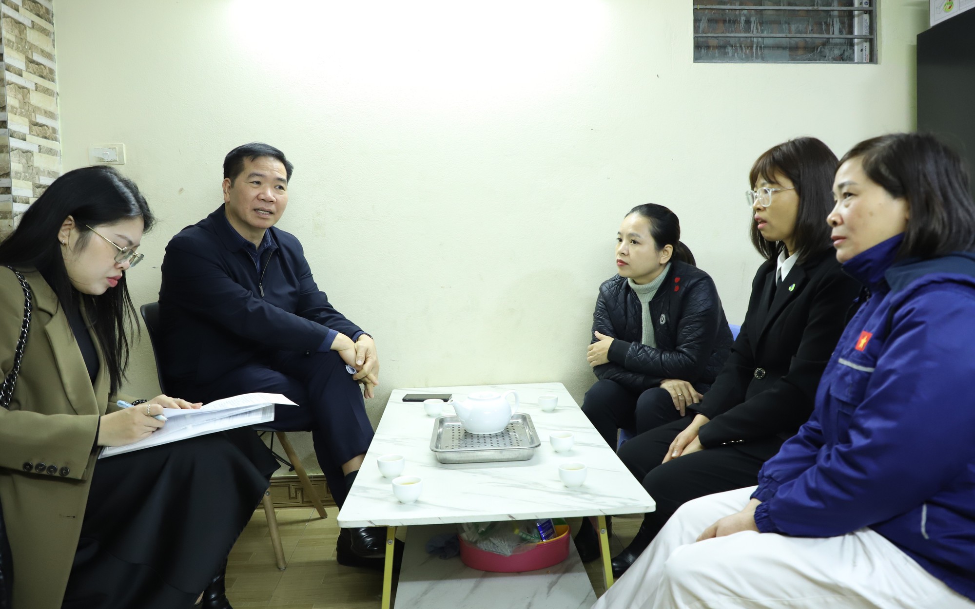 Đoàn khảo sát làm việc tại nhà của gia đình chị Nguyễn Thị Thanh Hải.