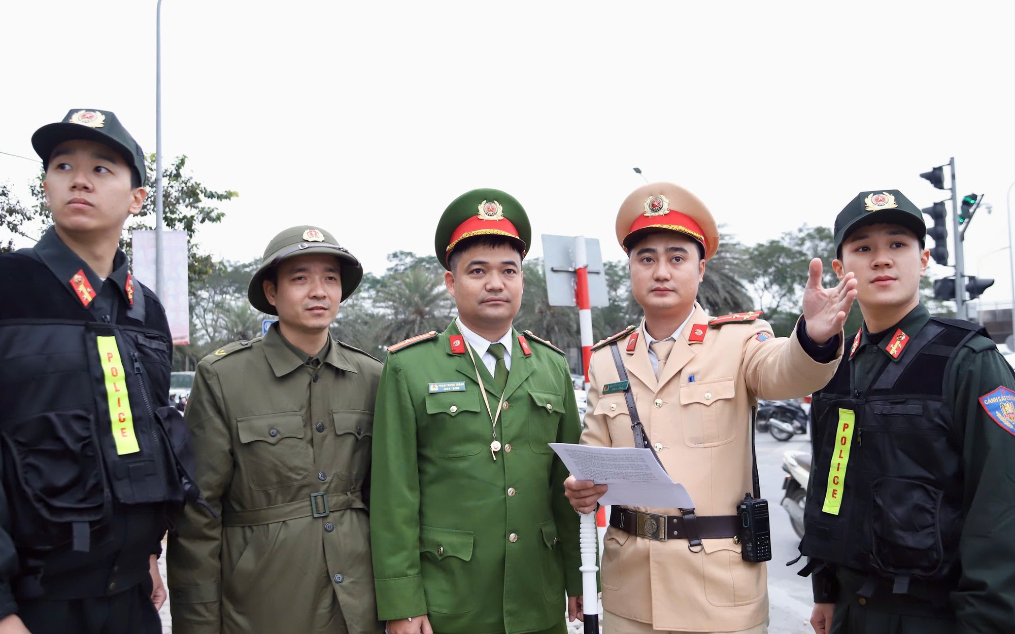 Lực lượng CSGT, CSCĐ và Công an cơ sở triển khai phương án tại Lê Quang Đạo - Đại lộ Thăng Long