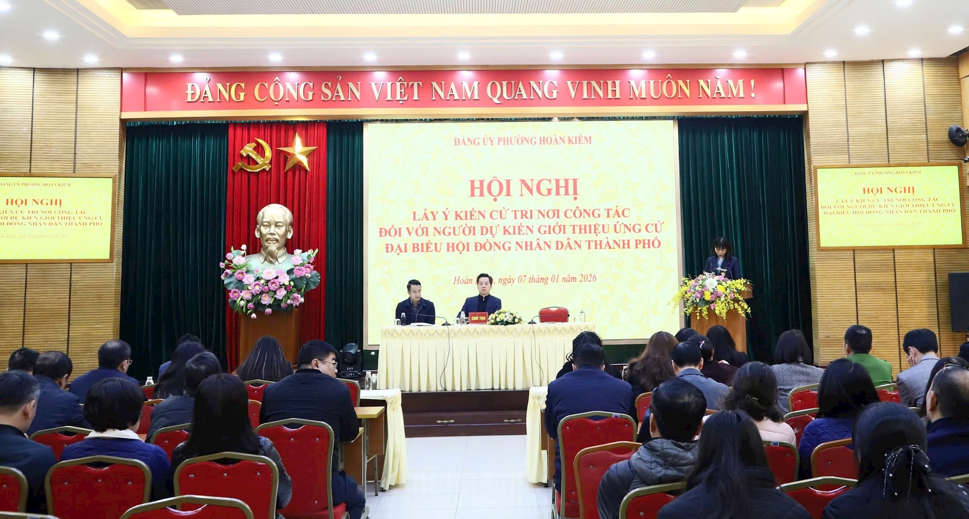 Phường Hoàn Kiếm lấy ý kiến cử tri đối với người dự kiến giới thiệu ứng cử đại biểu HĐND Thành phố- Ảnh 1.