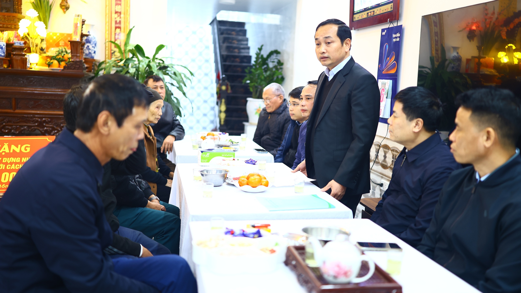 Thúc đẩy cải cách hành chính vì người dân, UBND xã Thạch Thất kịp thời trao kinh phí hỗ trợ người có công với Cách mạng- Ảnh 1.