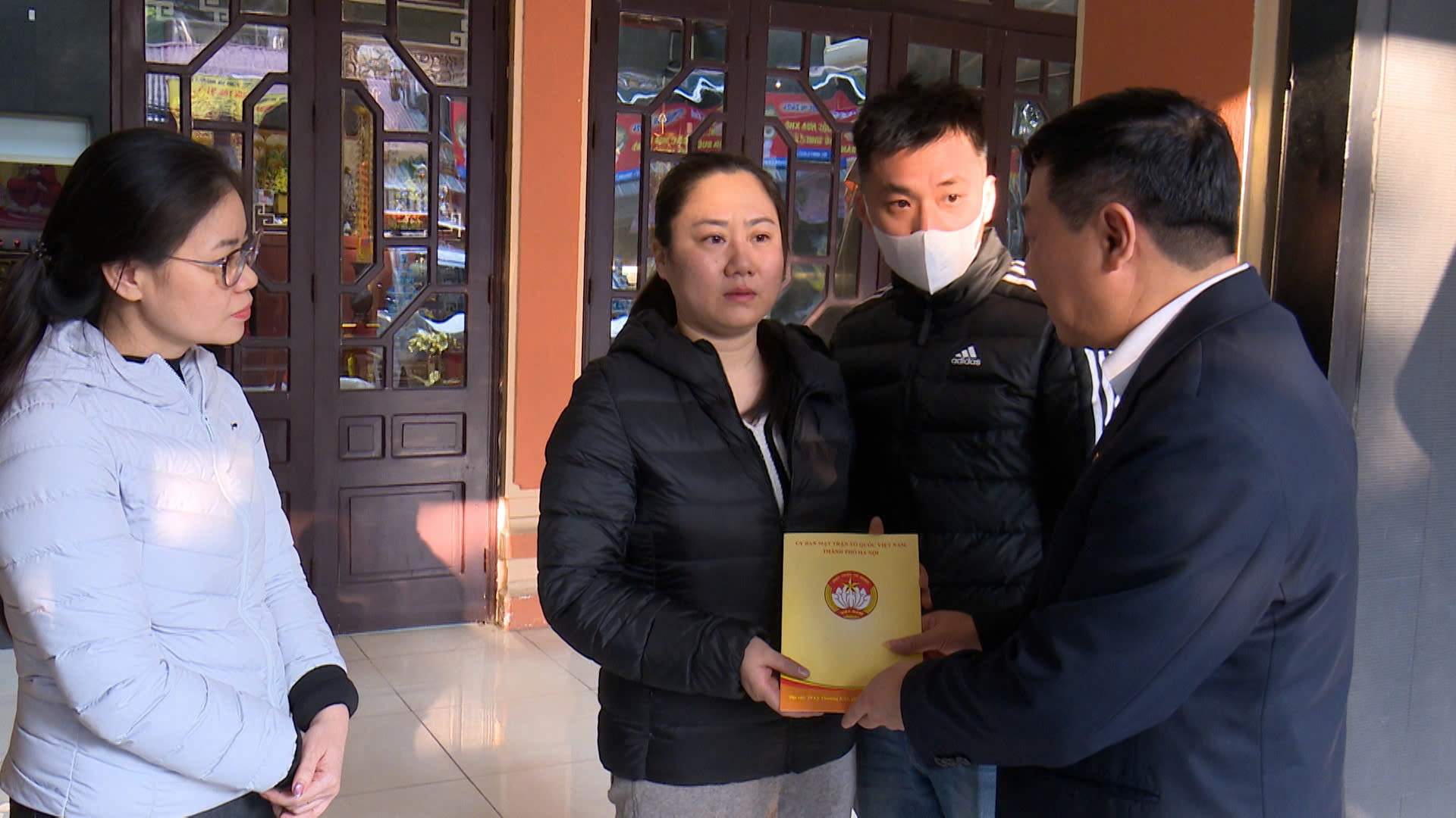 Lãnh đạo Ủy ban MTTQ Việt Nam Thành phố thăm hỏi nạn nhân vụ cháy tại Hà Đông- Ảnh 1.