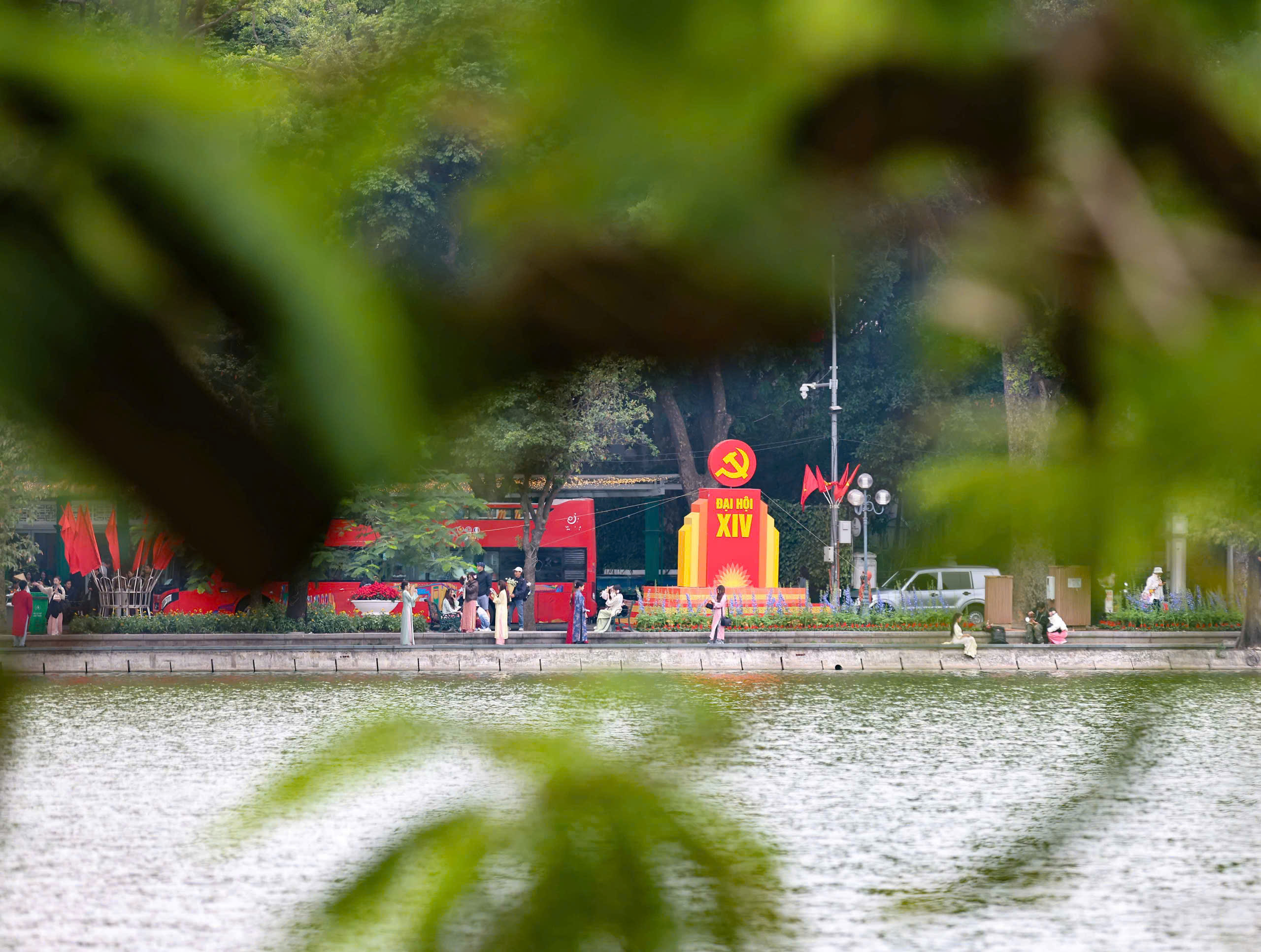 Hà Nội rực rỡ cờ hoa chào mừng Đại hội XIV của Đảng- Ảnh 3.