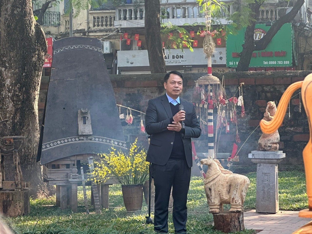 Độc đáo trưng bày “Ngựa về phố” tại di tích Văn Miếu - Quốc Tử Giám- Ảnh 4.