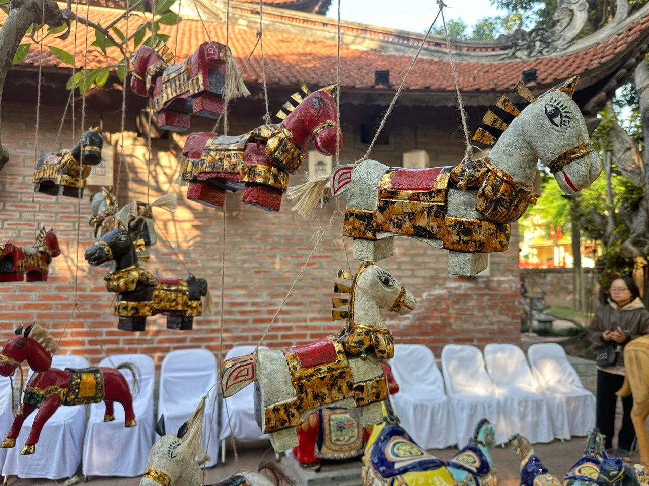 Độc đáo trưng bày “Ngựa về phố” tại di tích Văn Miếu - Quốc Tử Giám- Ảnh 3.