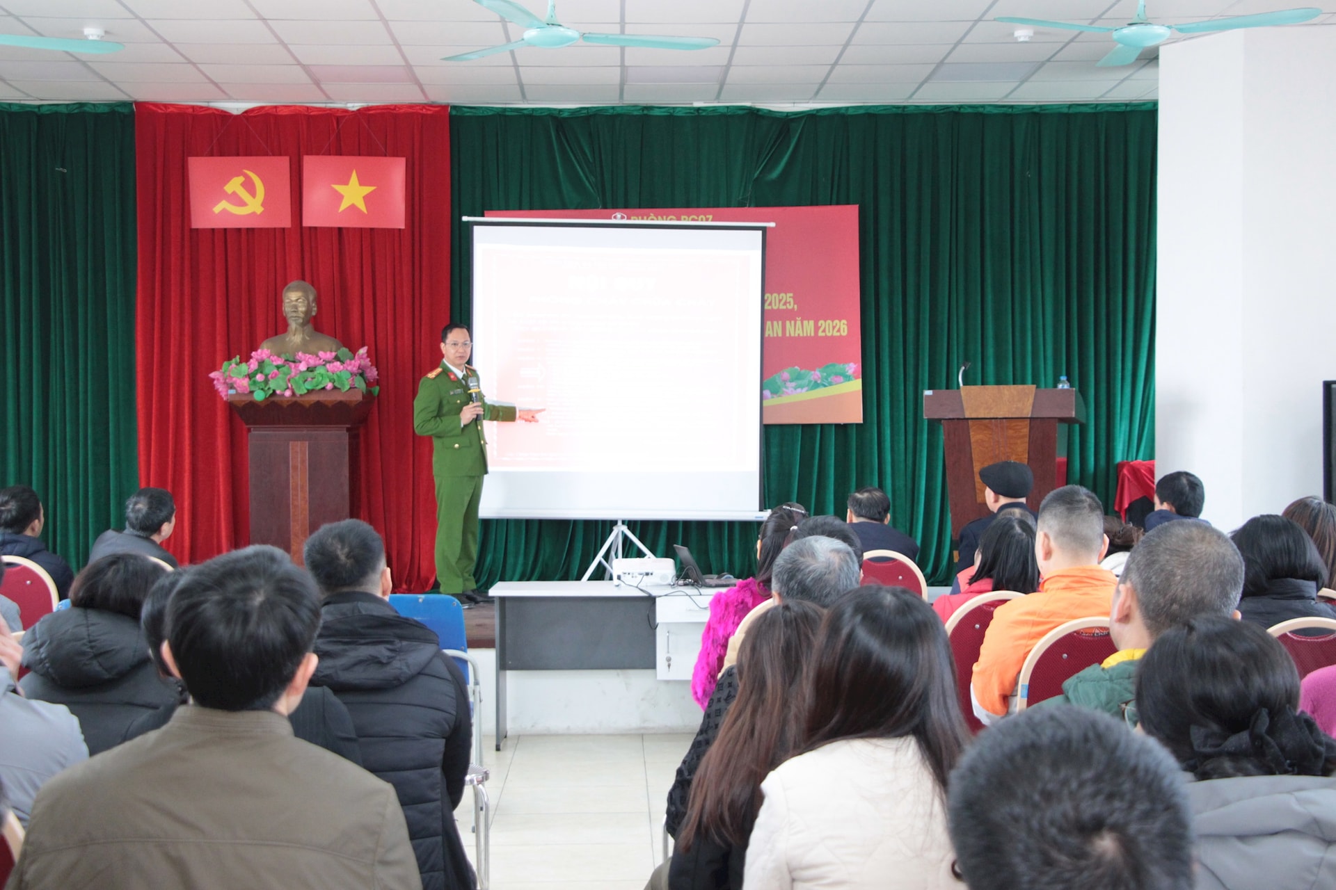 Tuyên truyền phòng cháy, chữa cháy cho người đứng đầu 4 xã, phường- Ảnh 1.