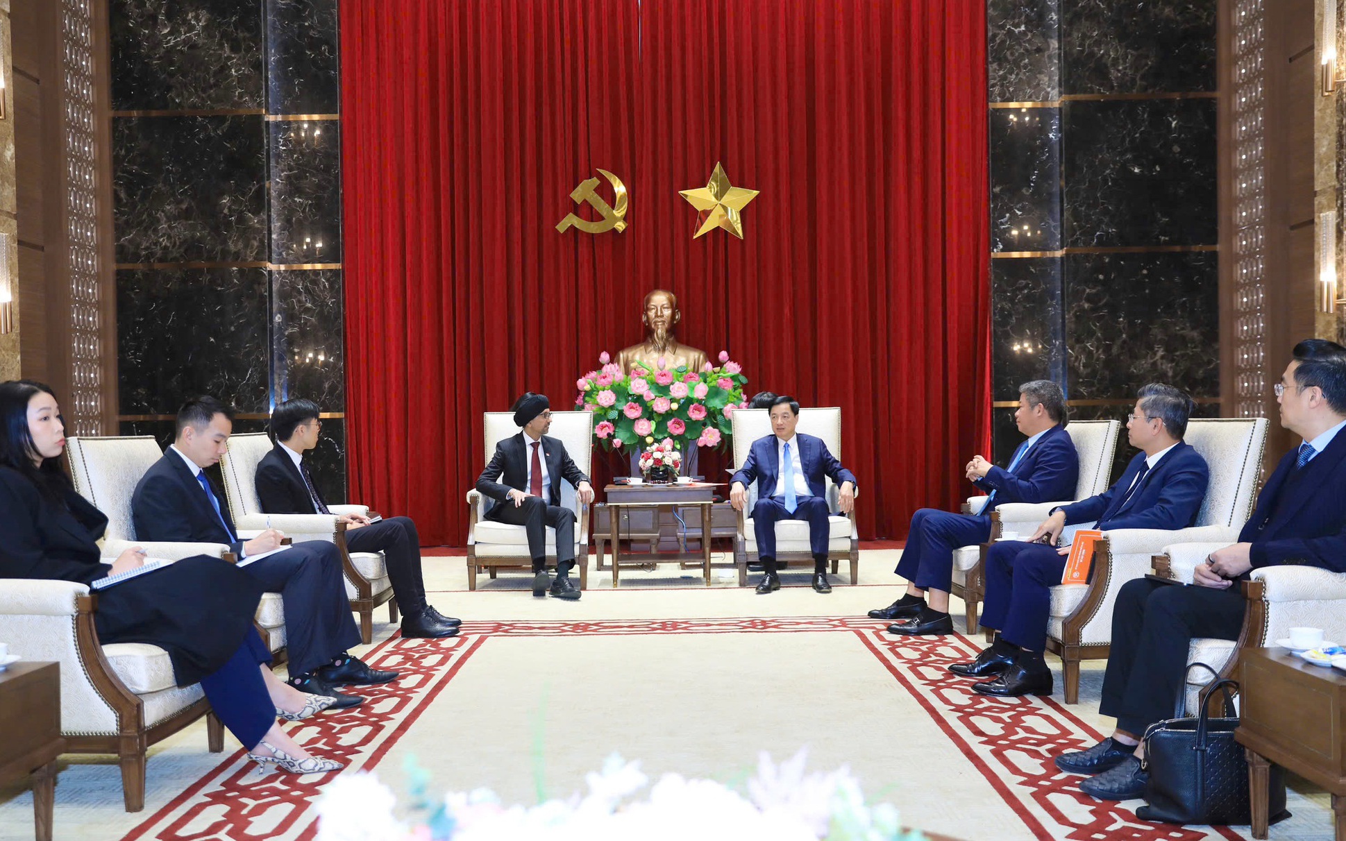 Bí thư Thành ủy Hà Nội Nguyễn Duy Ngọc tiếp Đại sứ Singapore tại Việt Nam Rajpal Singh