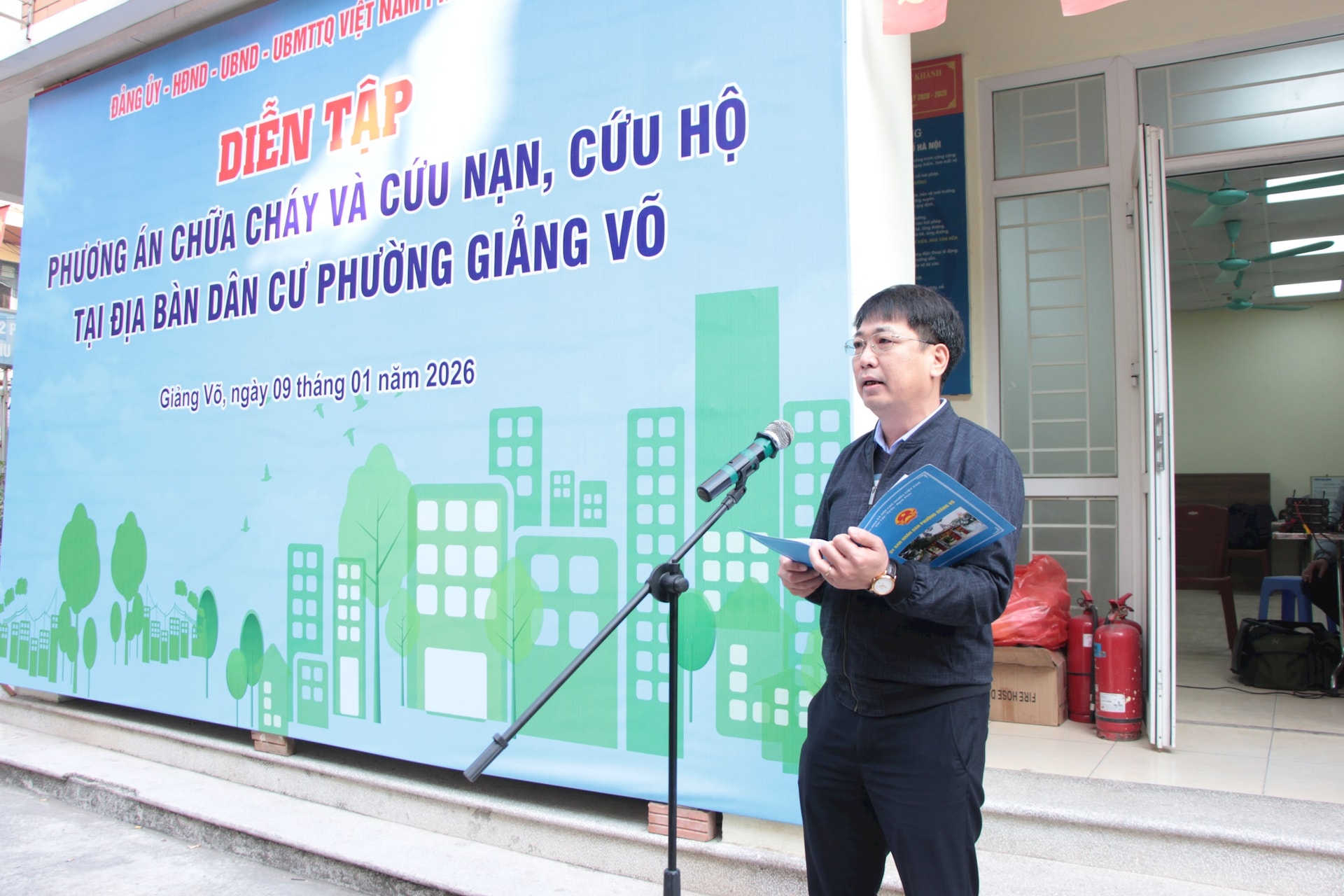 Phường Giảng Võ sẵn sàng ứng phó tình huống cháy nổ tại nhà tập thể- Ảnh 3.