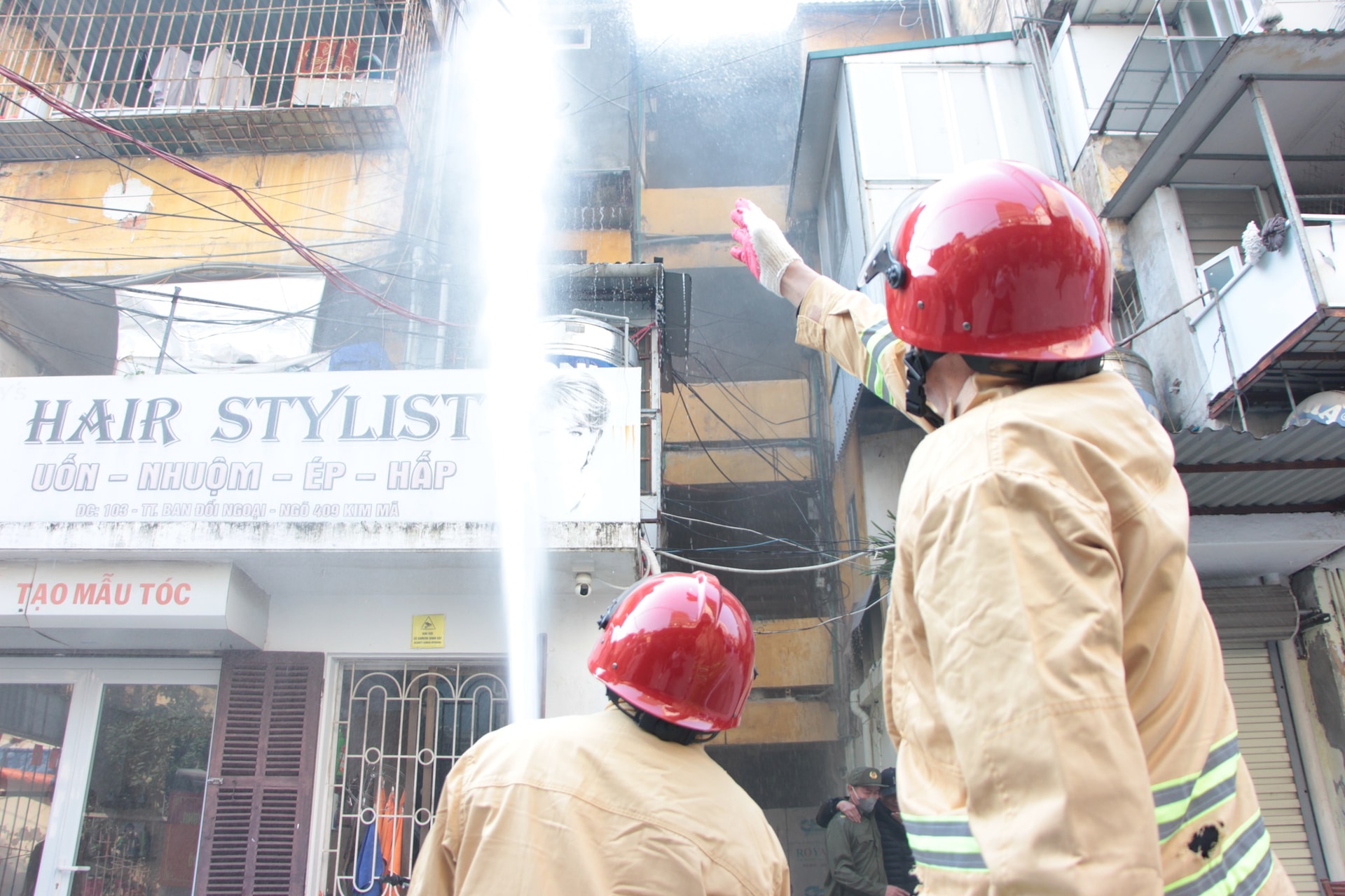 Phường Giảng Võ sẵn sàng ứng phó tình huống cháy nổ tại nhà tập thể- Ảnh 2.