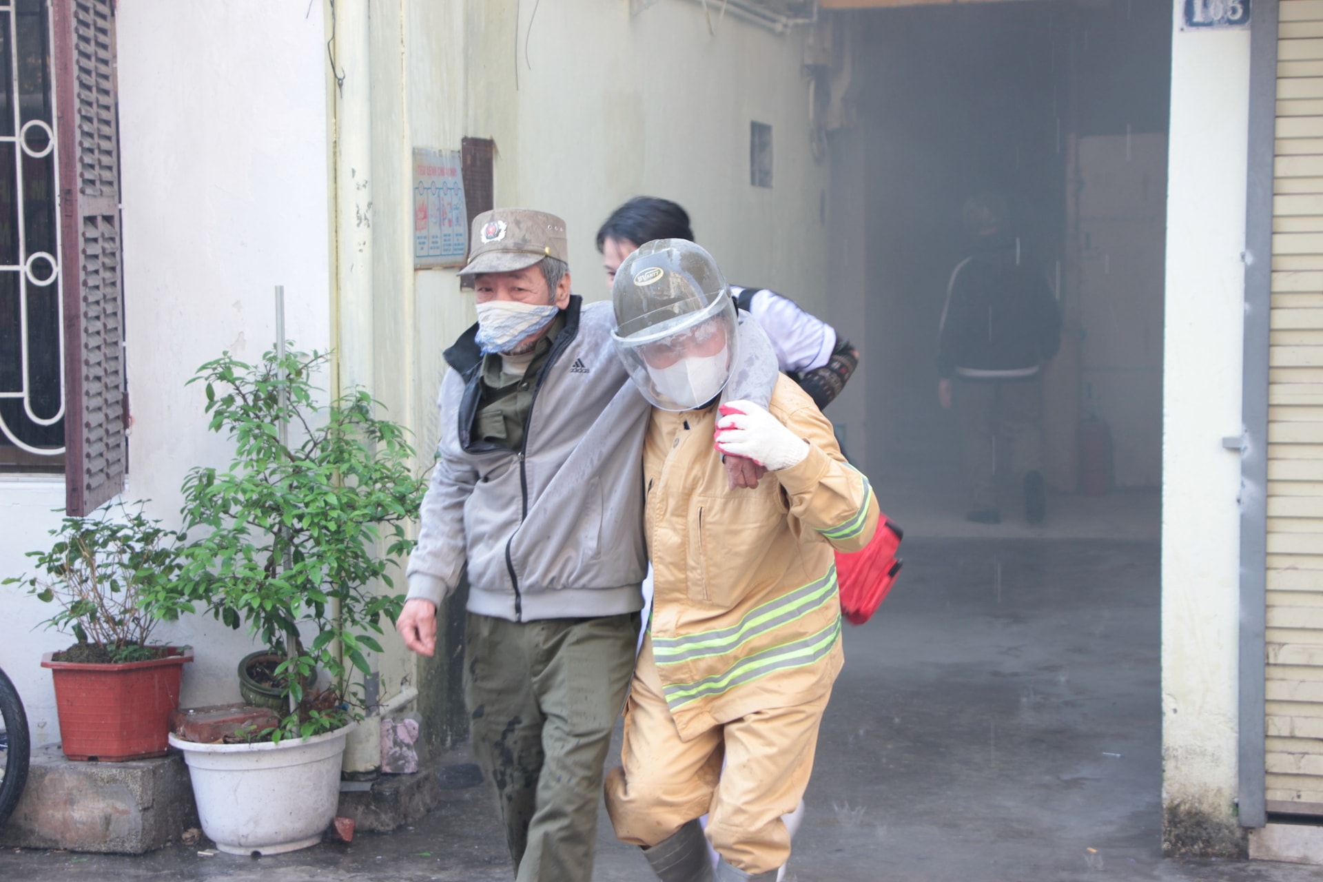 Phường Giảng Võ sẵn sàng ứng phó tình huống cháy nổ tại nhà tập thể- Ảnh 1.