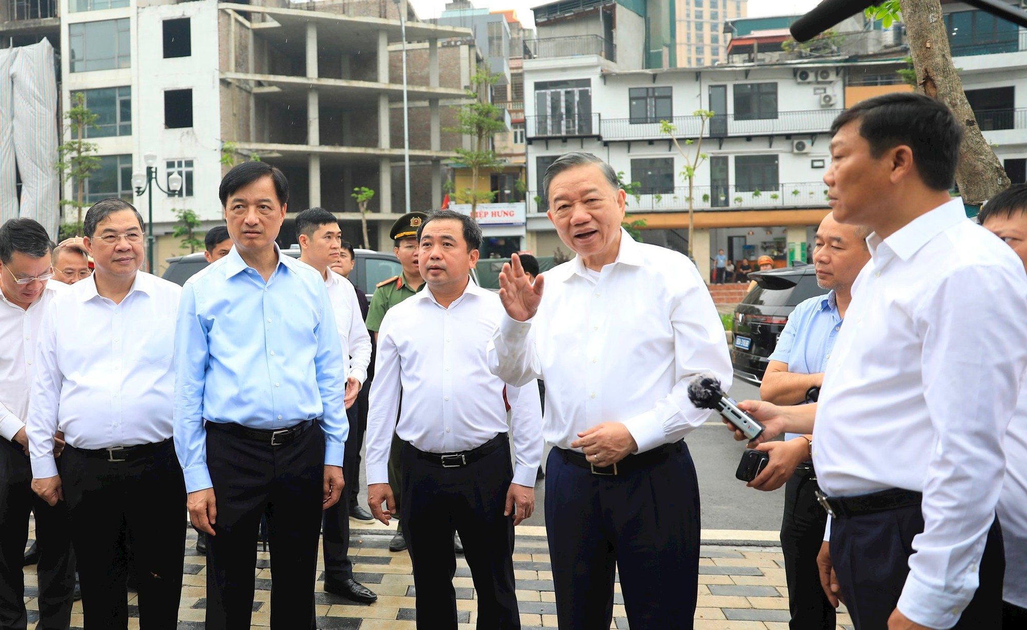 Tổng Bí thư, Chủ tịch nước Tô Lâm kiểm tra tiến độ thi công một số công trình, dự án trọng điểm của Thủ đô- Ảnh 2. Tổng Bí thư, Chủ tịch nước Tô Lâm kiểm tra tiến độ thi công một số công trình, dự án trọng điểm của Thủ đô- Ảnh 2.