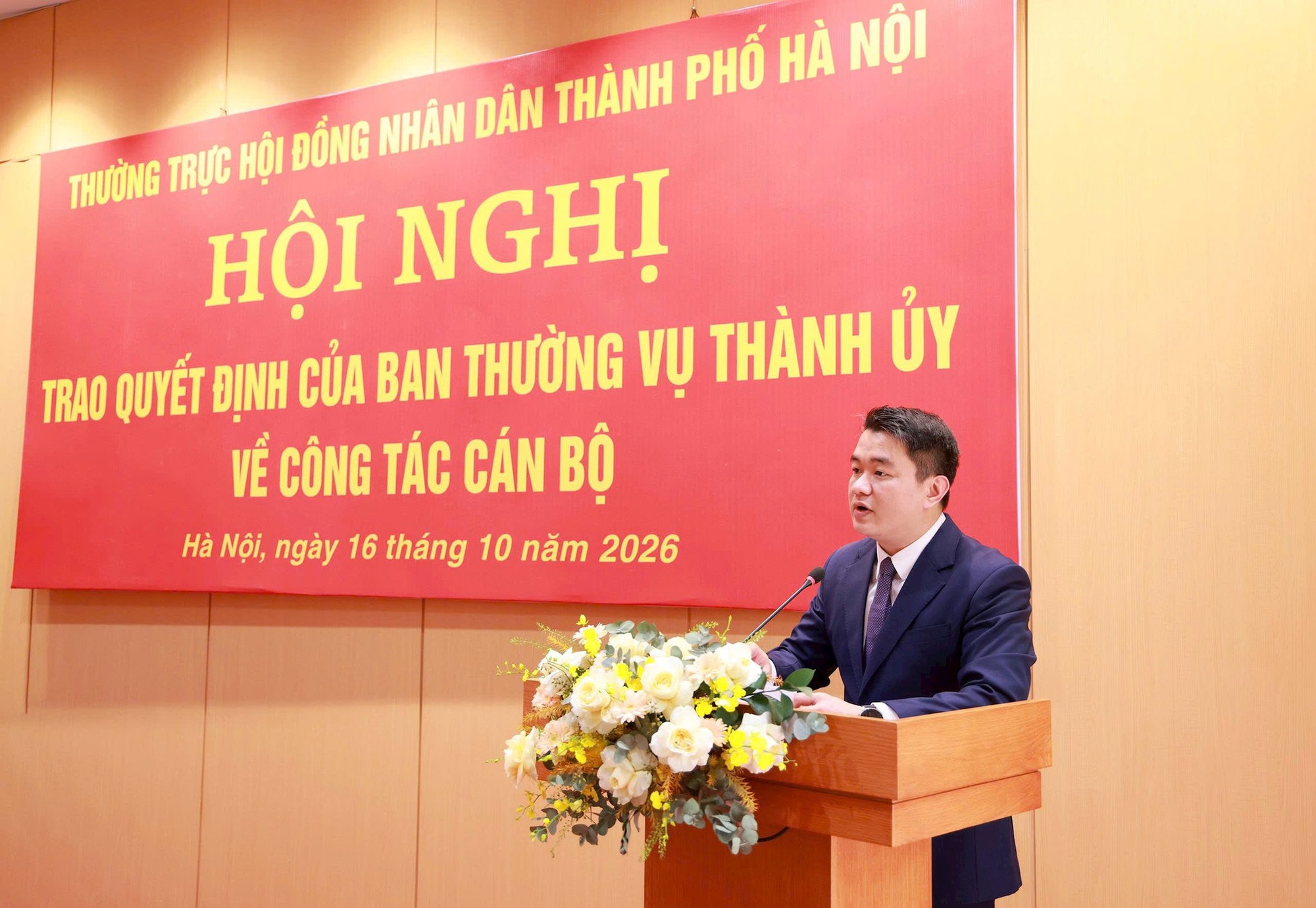 Thường trực HĐND Thành phố trao quyết định của Ban Thường vụ Thành ủy về công tác cán bộ- Ảnh 5.