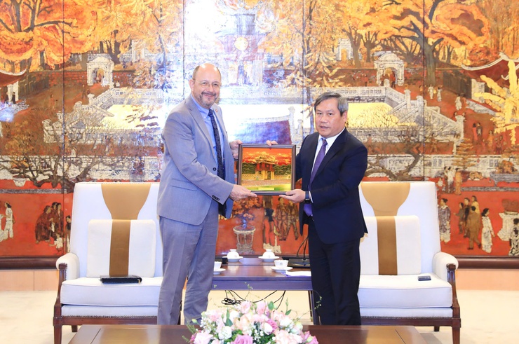 Hanoi ready to support Swiss embassy cultural cooperation and exchange activities- Ảnh 2.