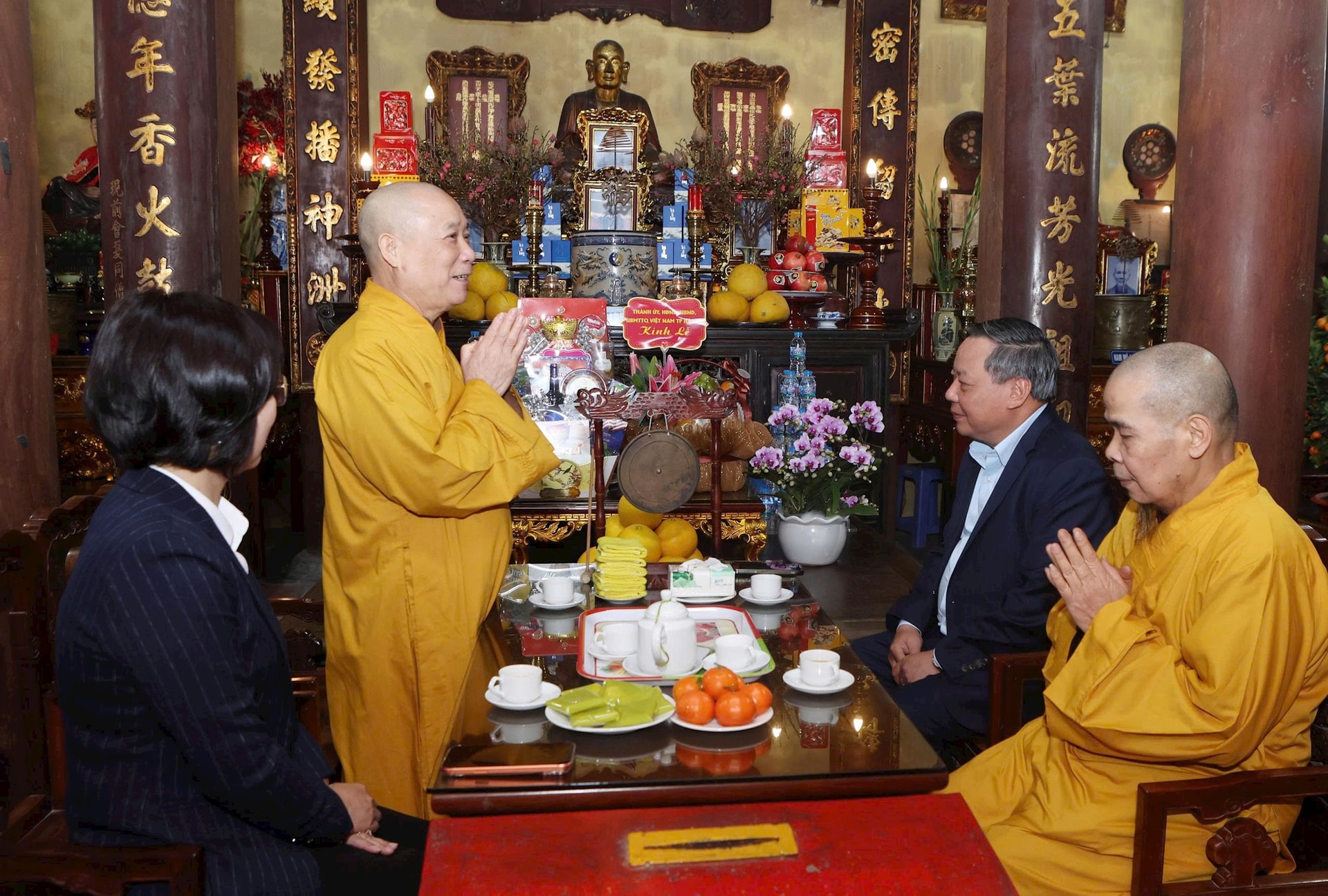 Phó Bí thư Thường trực Thành ủy Nguyễn Văn Phong thăm, chúc Tết Thành hội Phật giáo Hà Nội- Ảnh 2.