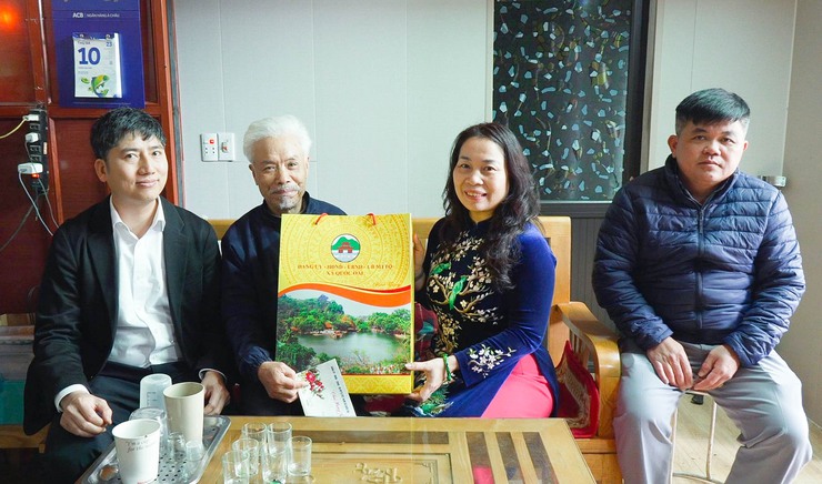 Lãnh đạo xã Quốc Oai thăm, chúc Tết và tặng quà người có công, người cao tuổi nhân dịp Tết Bính Ngọ- Ảnh 9.