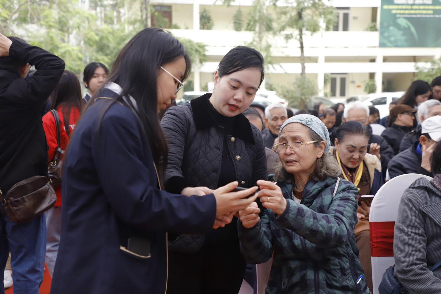 RA MẮT ỨNG DỤNG ZALO THÔNG MINH (AI) – BƯỚC TIẾN MỚI TRONG CHUYỂN ĐỔI SỐ Ở PHƯỜNG LÁNG- Ảnh 3.