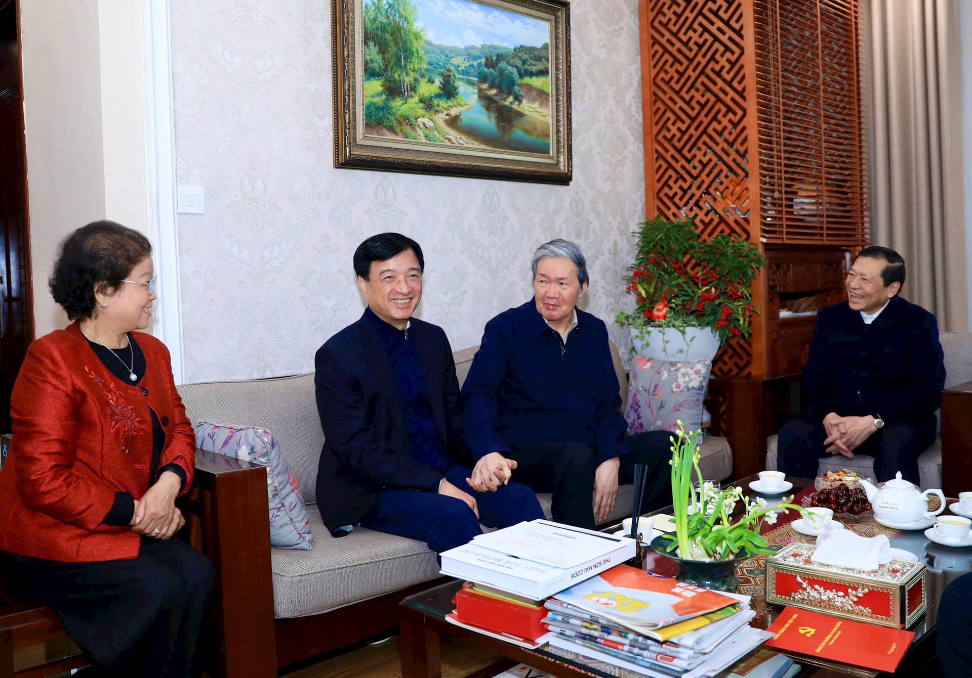 Bí thư Thành ủy Nguyễn Duy Ngọc thăm, chúc Tết nguyên lãnh đạo Đảng, Nhà nước và thành phố Hà Nội- Ảnh 6.