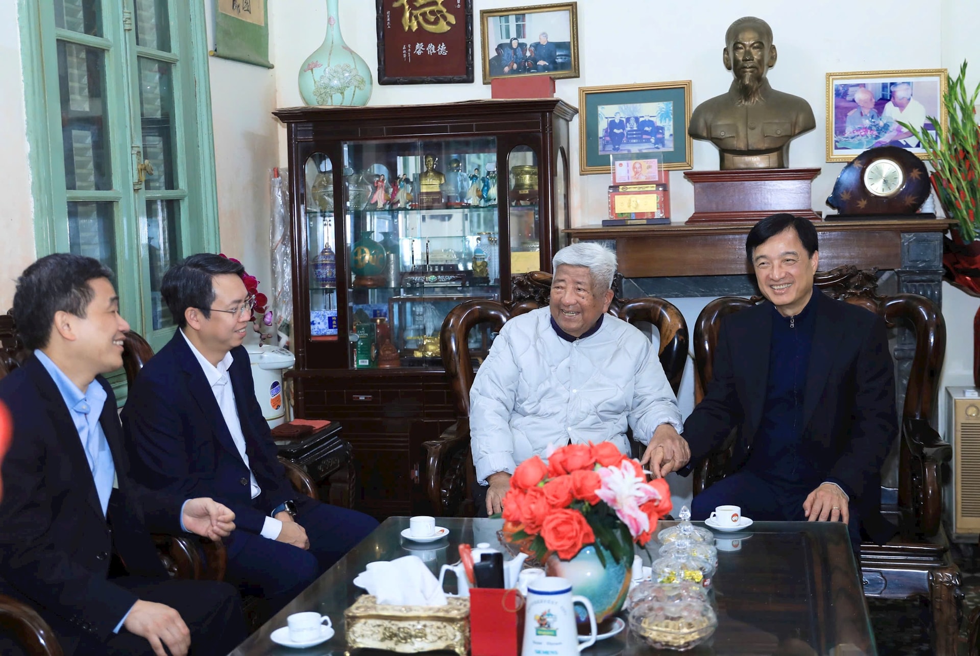 Bí thư Thành ủy Nguyễn Duy Ngọc thăm, chúc Tết nguyên lãnh đạo Đảng, Nhà nước và thành phố Hà Nội- Ảnh 4.