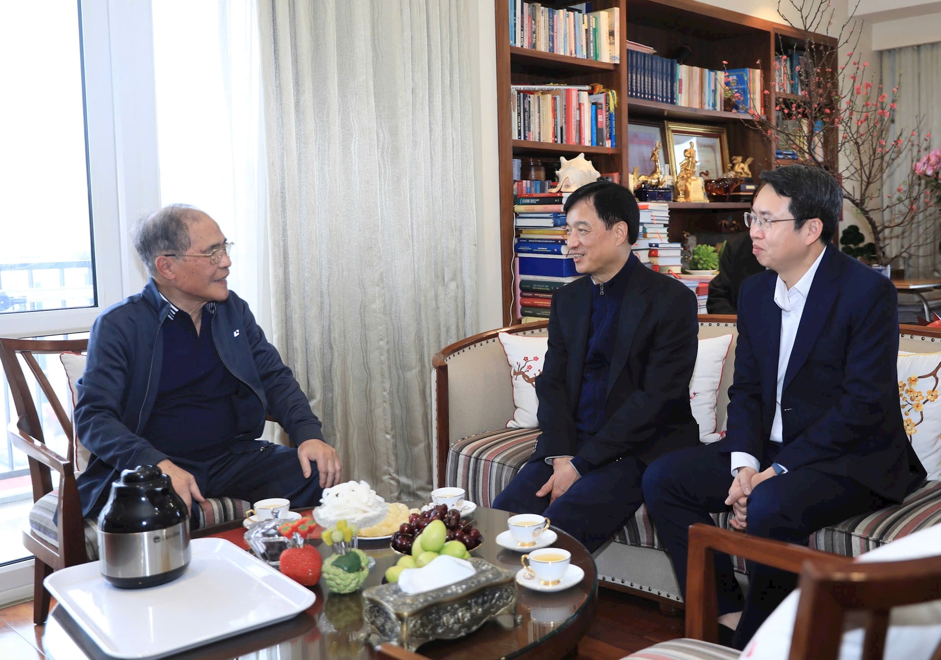 Bí thư Thành ủy Nguyễn Duy Ngọc thăm, chúc Tết nguyên lãnh đạo Đảng, Nhà nước và thành phố Hà Nội- Ảnh 2.