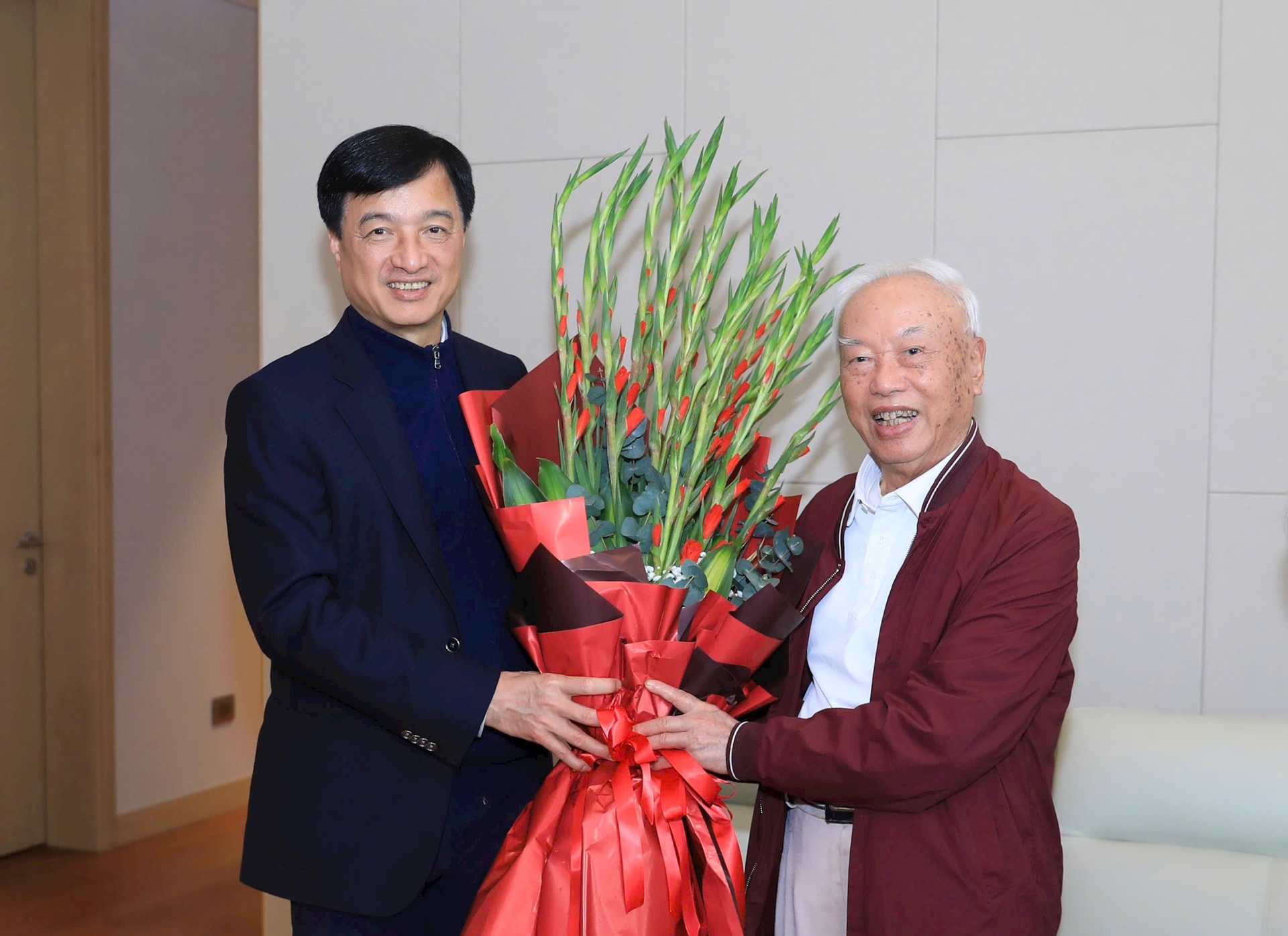 Bí thư Thành ủy Nguyễn Duy Ngọc thăm, chúc Tết nguyên lãnh đạo Đảng, Nhà nước và thành phố Hà Nội- Ảnh 1.