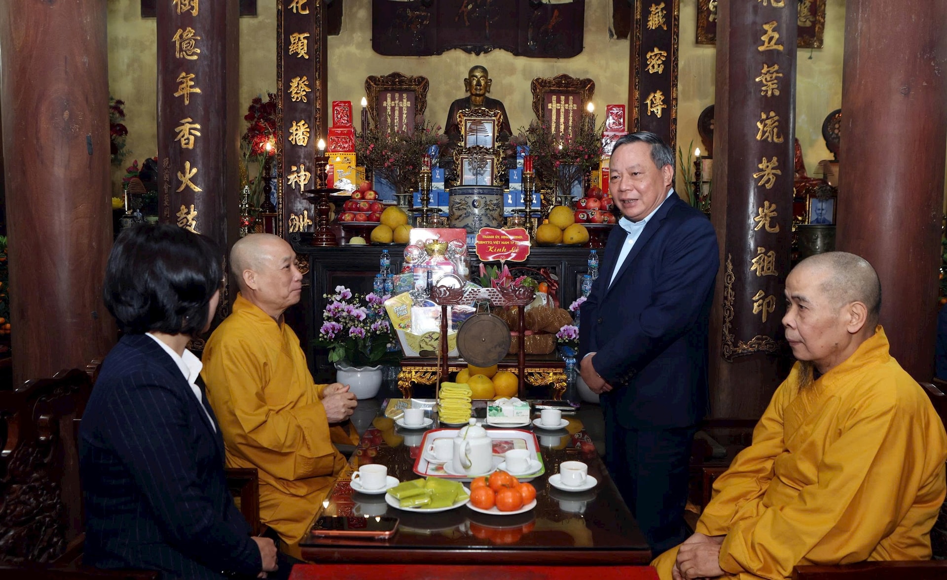 Phó Bí thư Thường trực Thành ủy Nguyễn Văn Phong thăm, chúc Tết Thành hội Phật giáo Hà Nội- Ảnh 1.