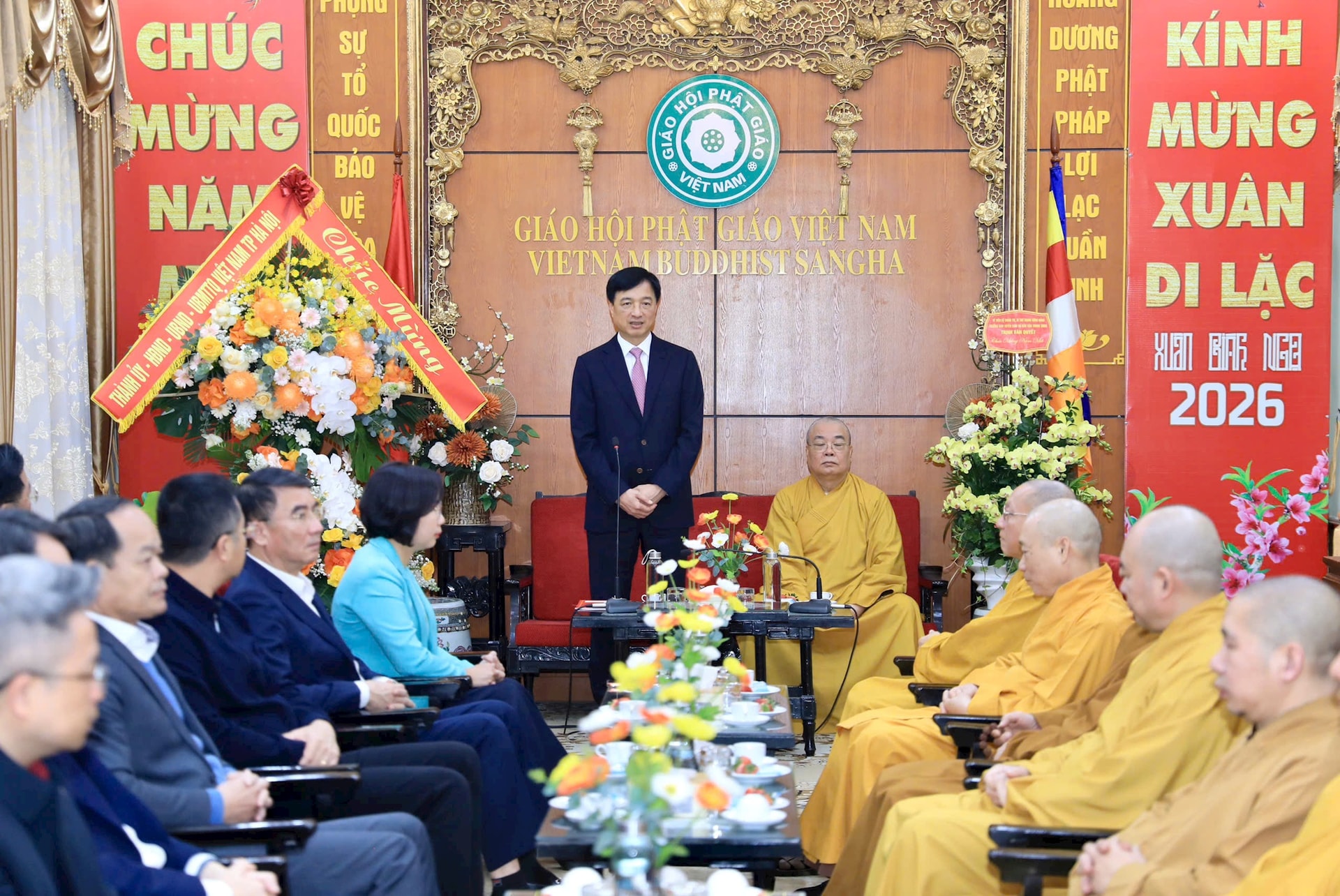 Bí thư Thành ủy Nguyễn Duy Ngọc thăm, chúc Tết Giáo hội Phật giáo Việt Nam và các đơn vị quân đội, công an- Ảnh 1.