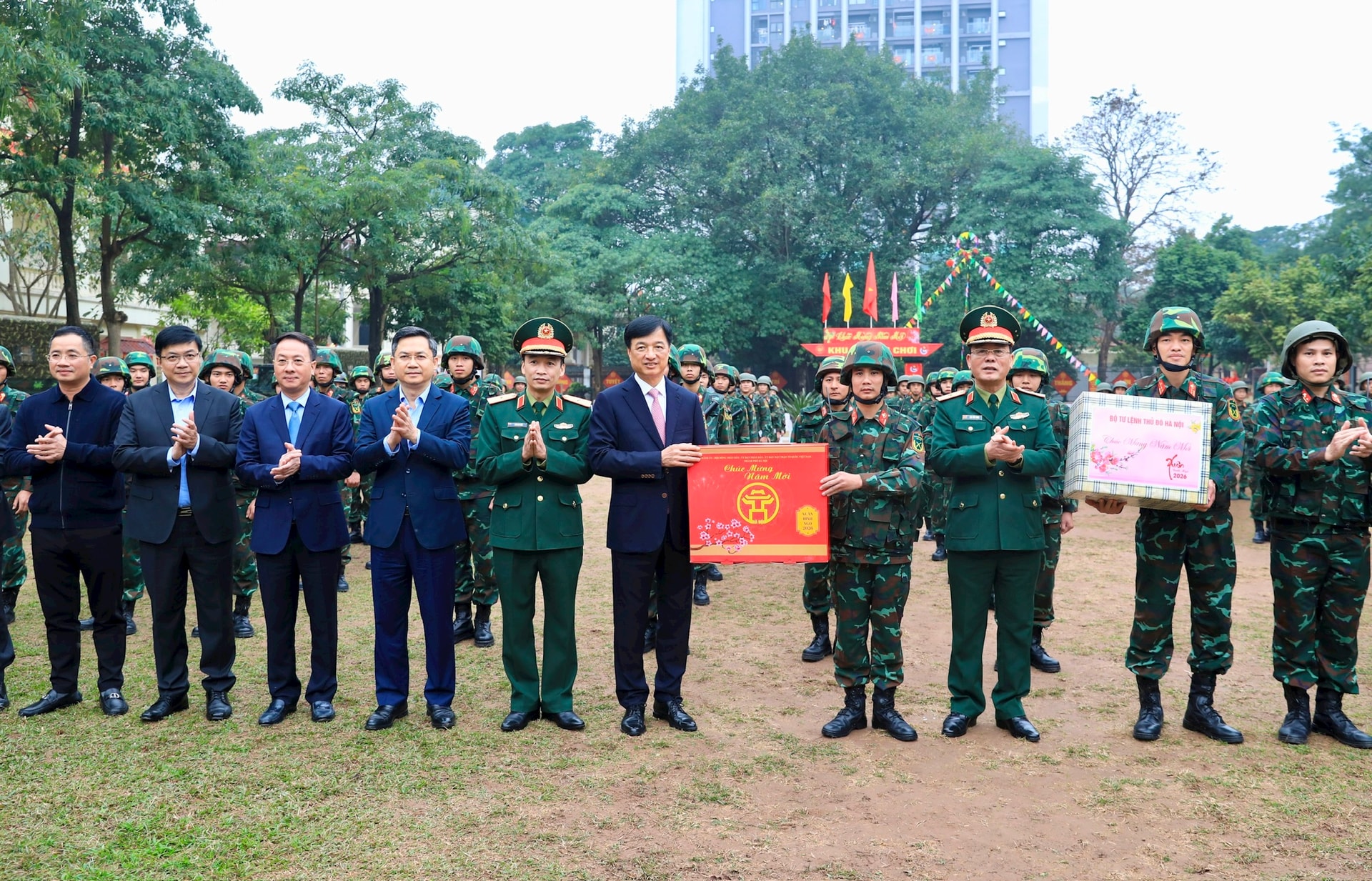Bí thư Thành ủy Nguyễn Duy Ngọc thăm, chúc Tết Giáo hội Phật giáo Việt Nam và các đơn vị quân đội, công an- Ảnh 3.