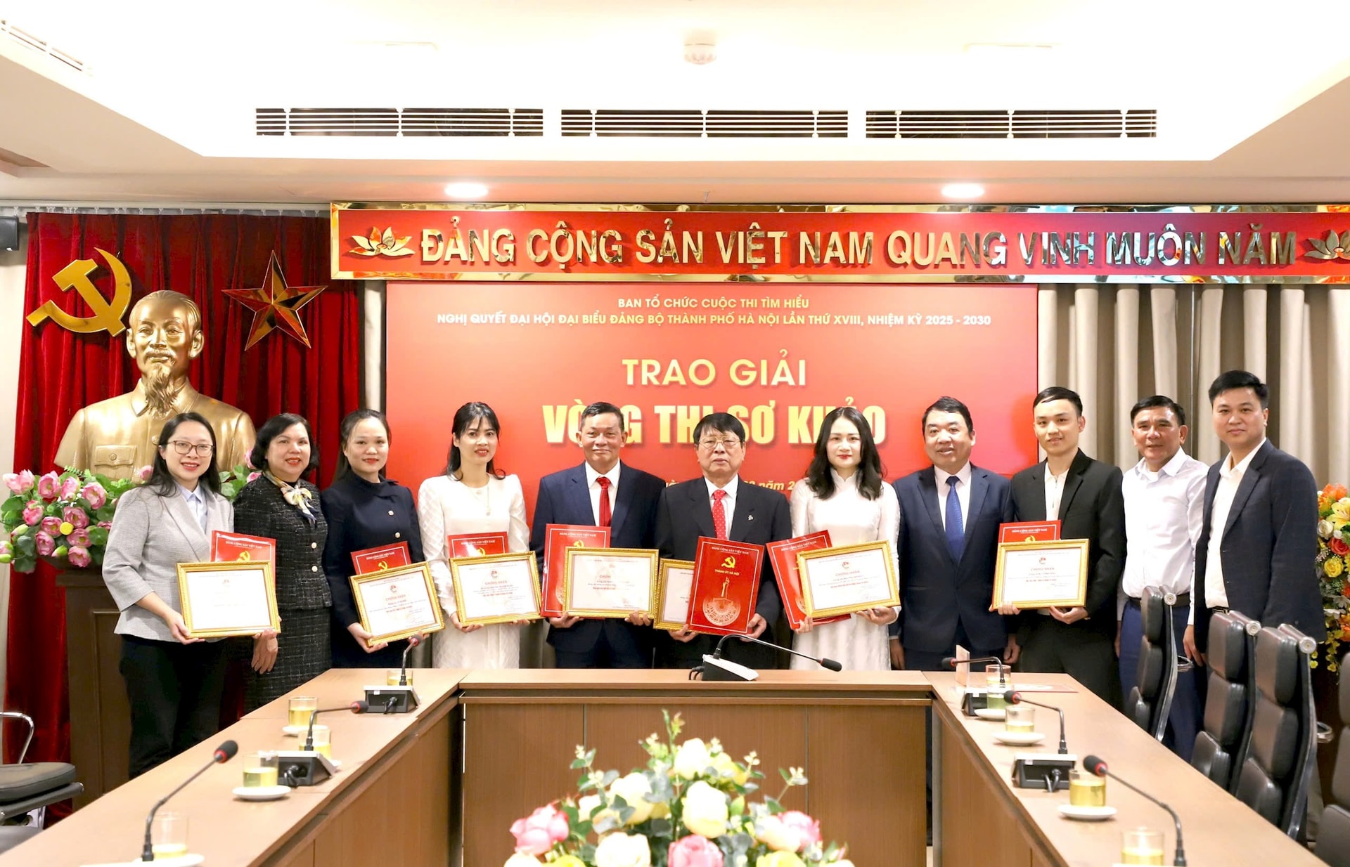 Trao giải vòng sơ khảo Cuộc thi tìm hiểu Nghị quyết Đại hội Đảng bộ Thành phố lần thứ XVIII- Ảnh 4.