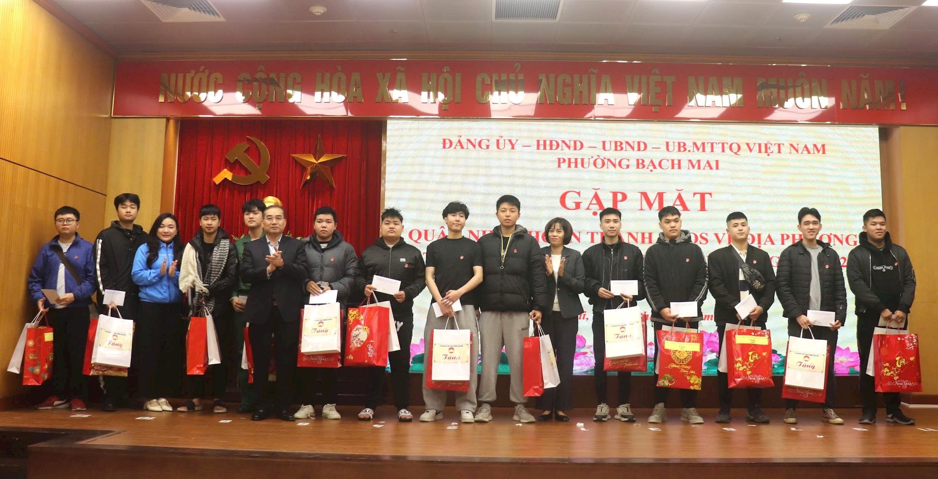 Phường Bạch Mai gặp mặt tân binh chuẩn bị lên đường nhập ngũ năm 2026- Ảnh 1.