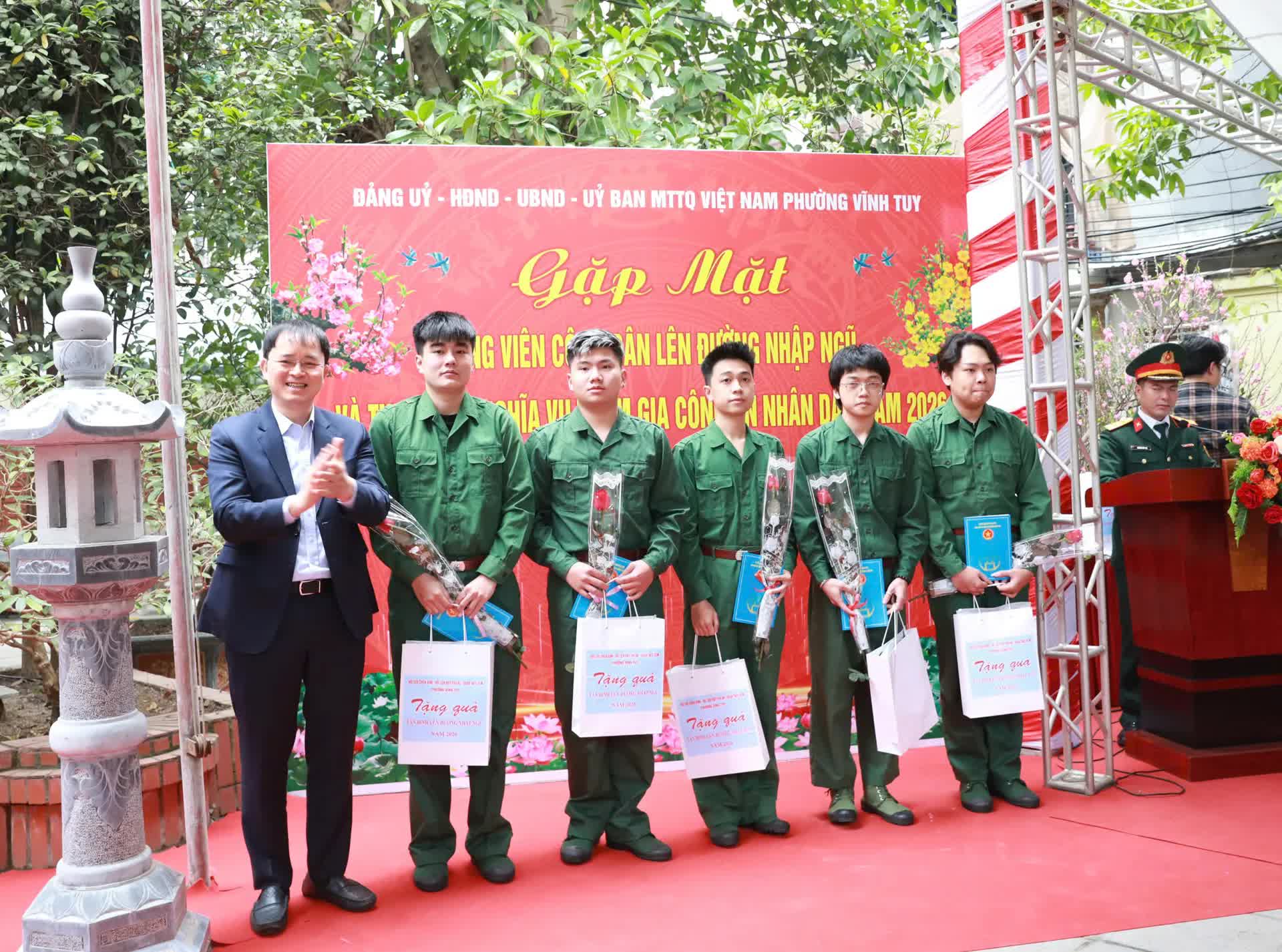 Phường Vĩnh Tuy gặp mặt, động viên các tân binh- Ảnh 4.