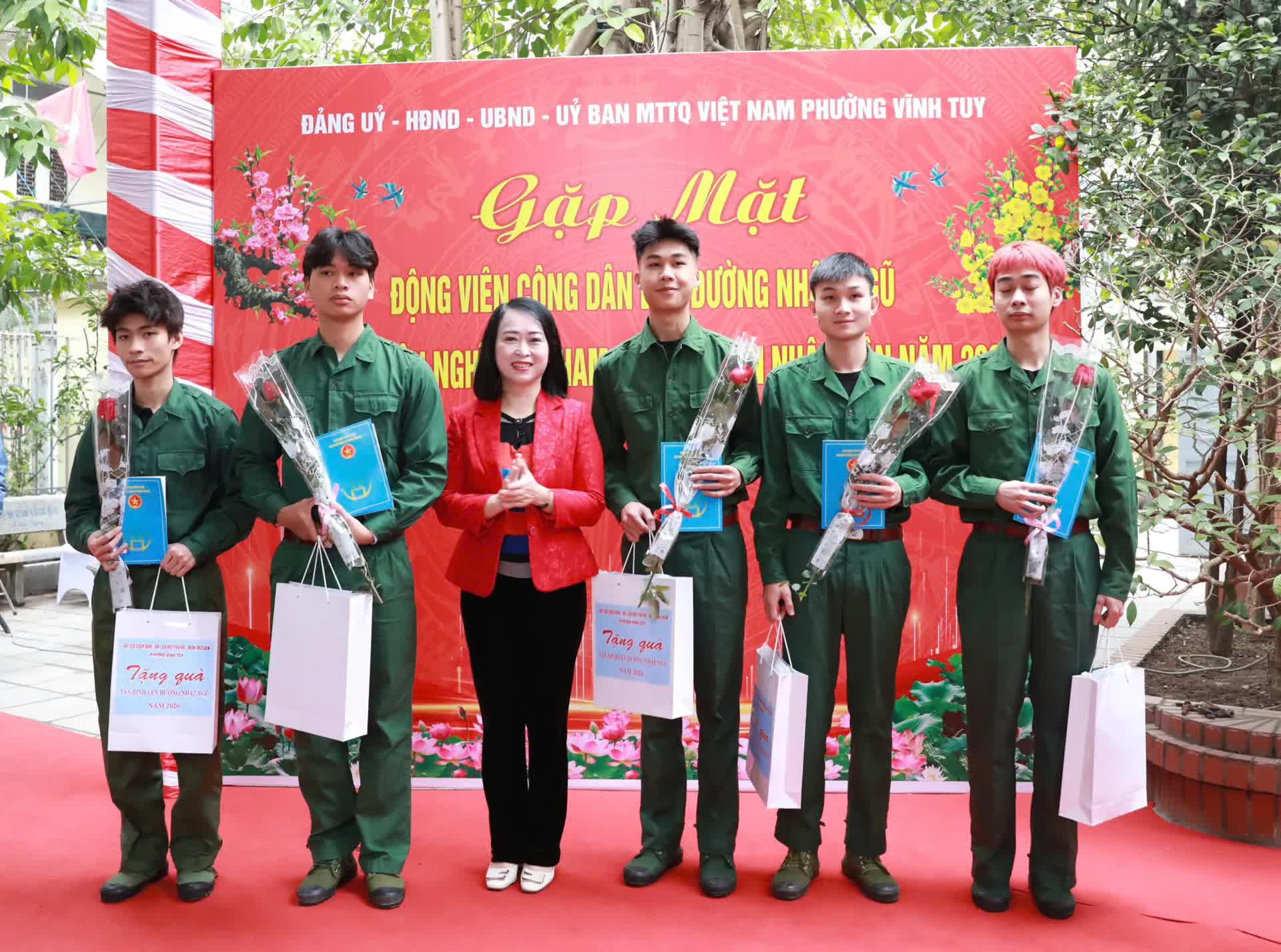 Phường Vĩnh Tuy gặp mặt, động viên các tân binh- Ảnh 5.