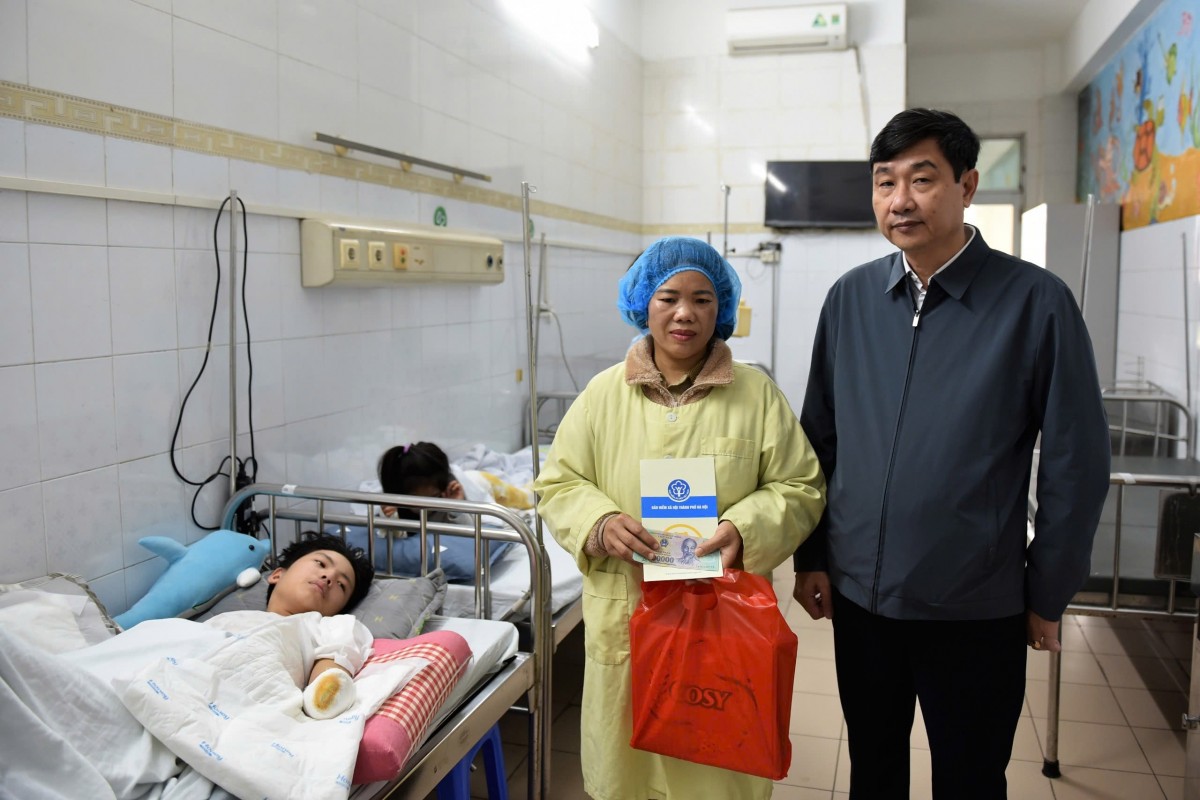 Lan tỏa yêu thương, mang Tết ấm đến với bệnh nhân có hoàn cảnh khó khăn- Ảnh 4.