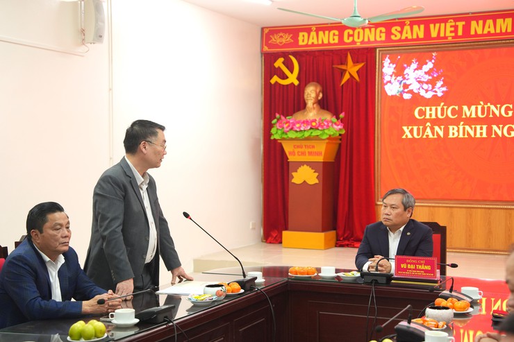 Hanoi chairman visits Me Linh, urges decisive action in 2026- Ảnh 2.