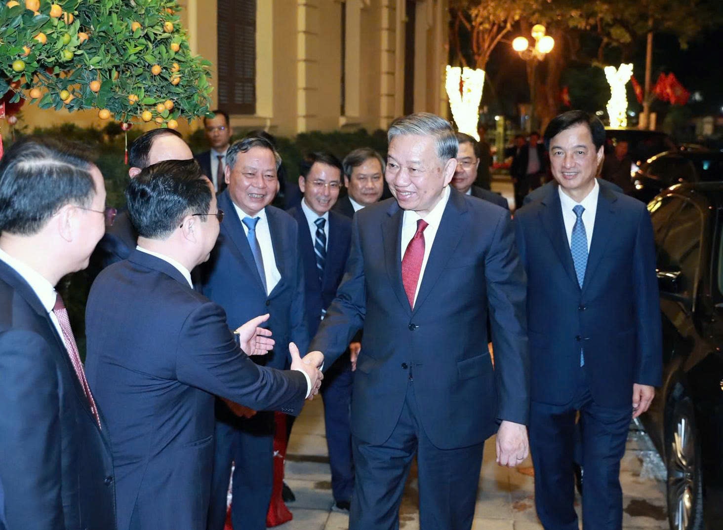 Tổng Bí thư Tô Lâm thăm, chúc Tết Đảng bộ, chính quyền, nhân dân Thủ đô Hà Nội- Ảnh 1.