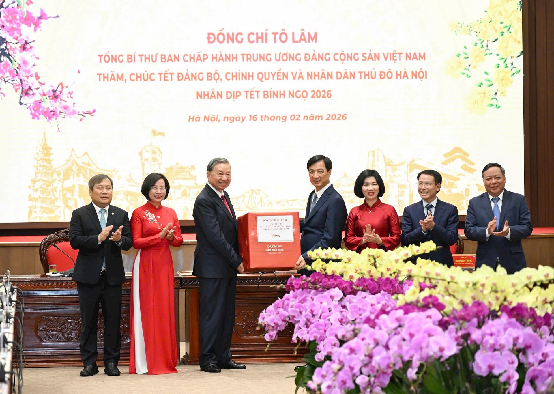 Tổng Bí thư Tô Lâm thăm, chúc Tết Đảng bộ, chính quyền, nhân dân Thủ đô Hà Nội- Ảnh 4.