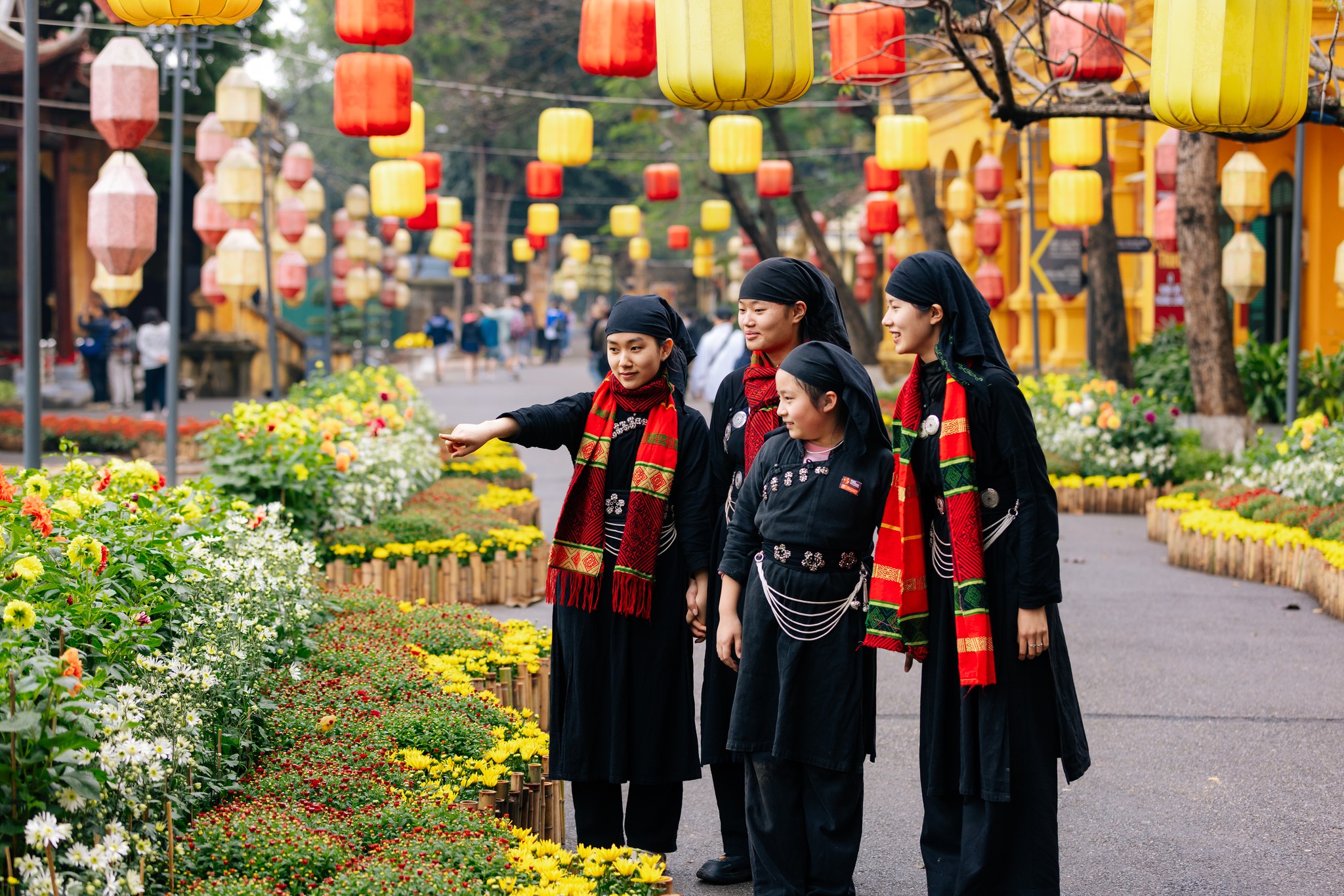 Rực rỡ đường hoa xuân tại Hoàng thành Thăng Long thu hút hơn 18.000 lượt khách dịp Tết Nguyên đán- Ảnh 5.