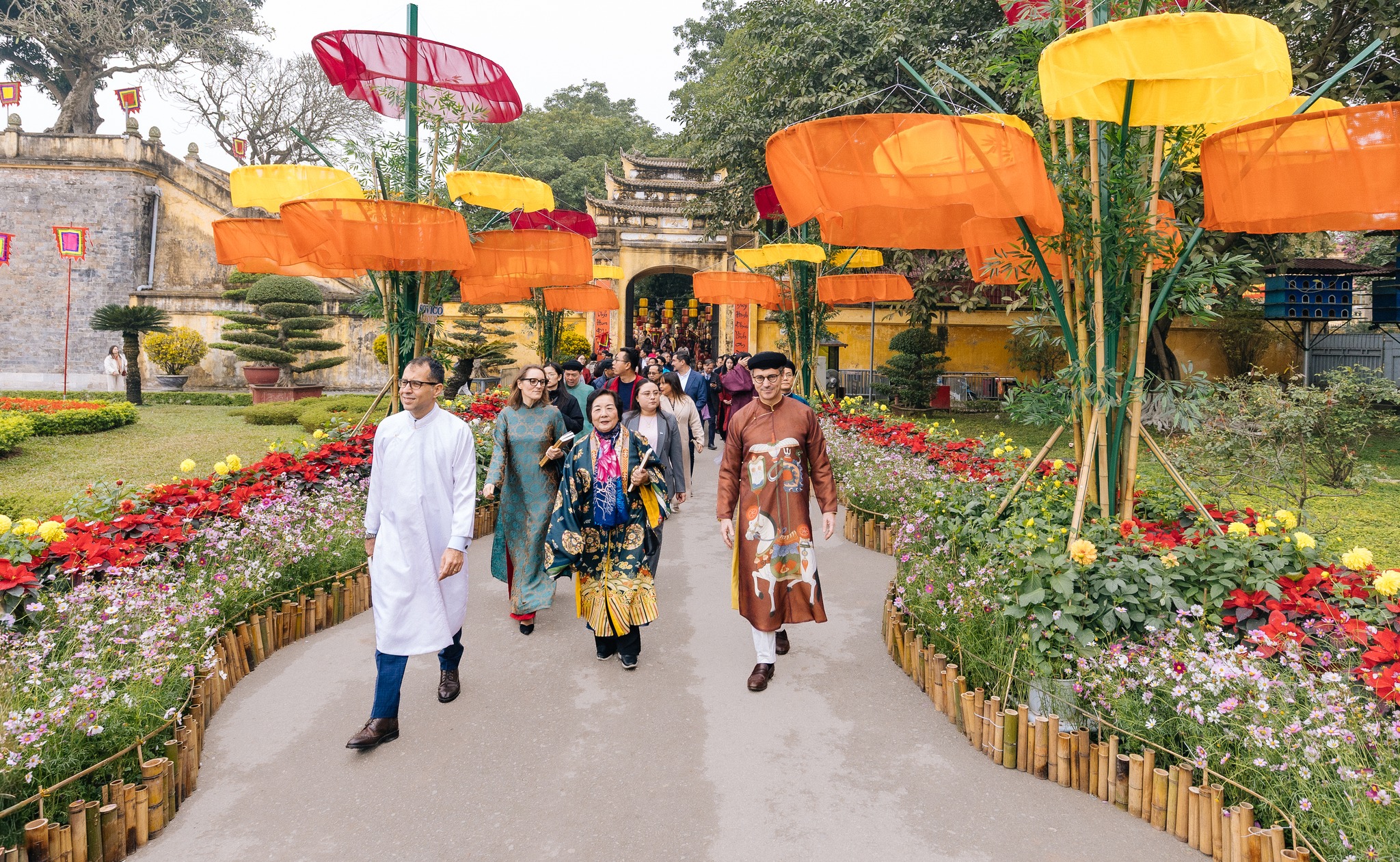 Rực rỡ đường hoa xuân tại Hoàng thành Thăng Long thu hút hơn 18.000 lượt khách dịp Tết Nguyên đán- Ảnh 2.