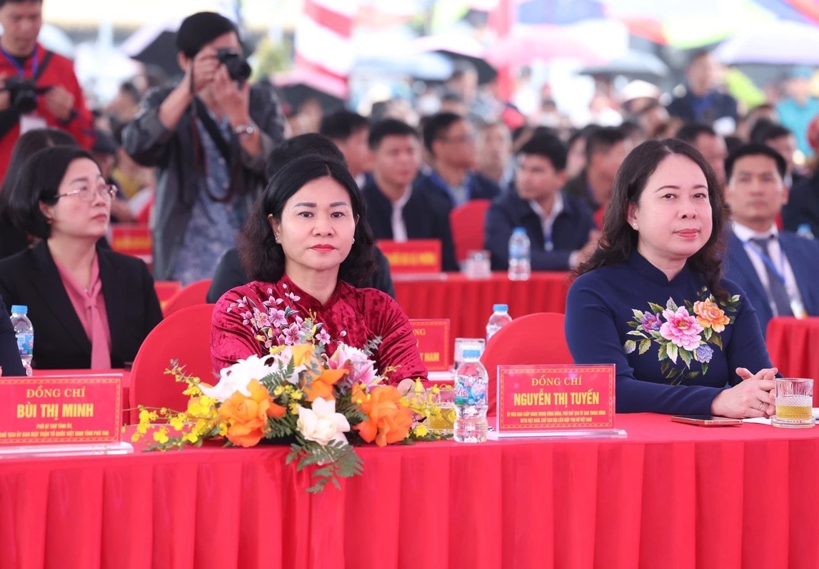 Phó Chủ tịch nước Võ Thị Ánh Xuân dự khai hội đền Hai Bà Trưng- Ảnh 1.