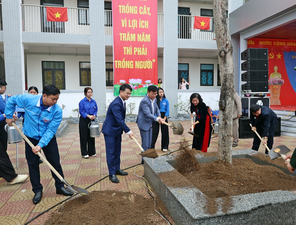 Xuân Mai phát động Tết trồng cây đời đời nhớ ơn Bác Hồ- Ảnh 4.