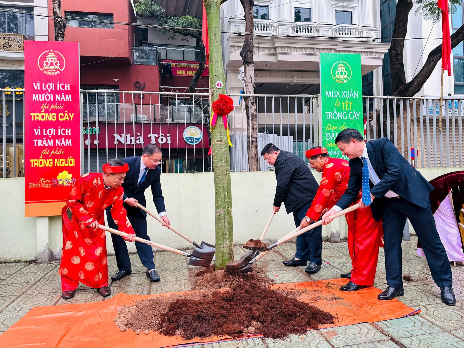 Phường Đống Đa lan tỏa sâu rộng Tết trồng cây trong Nhân dân- Ảnh 1.