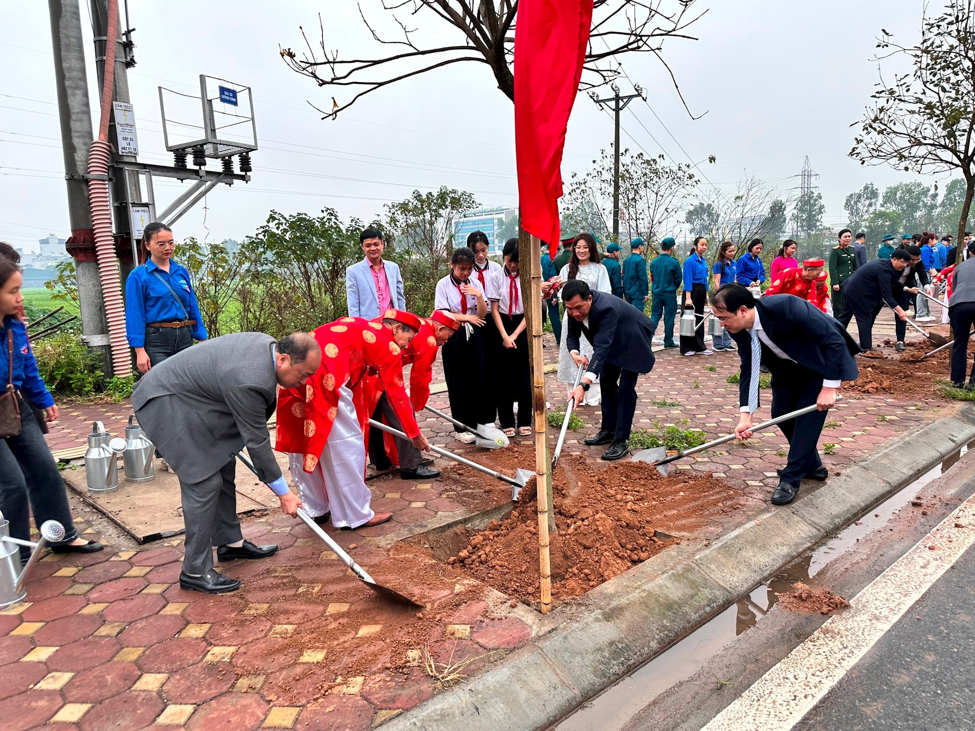 Xã Đại Thanh phát động Tết trồng cây, khởi công tuyến đường liên xã- Ảnh 2.