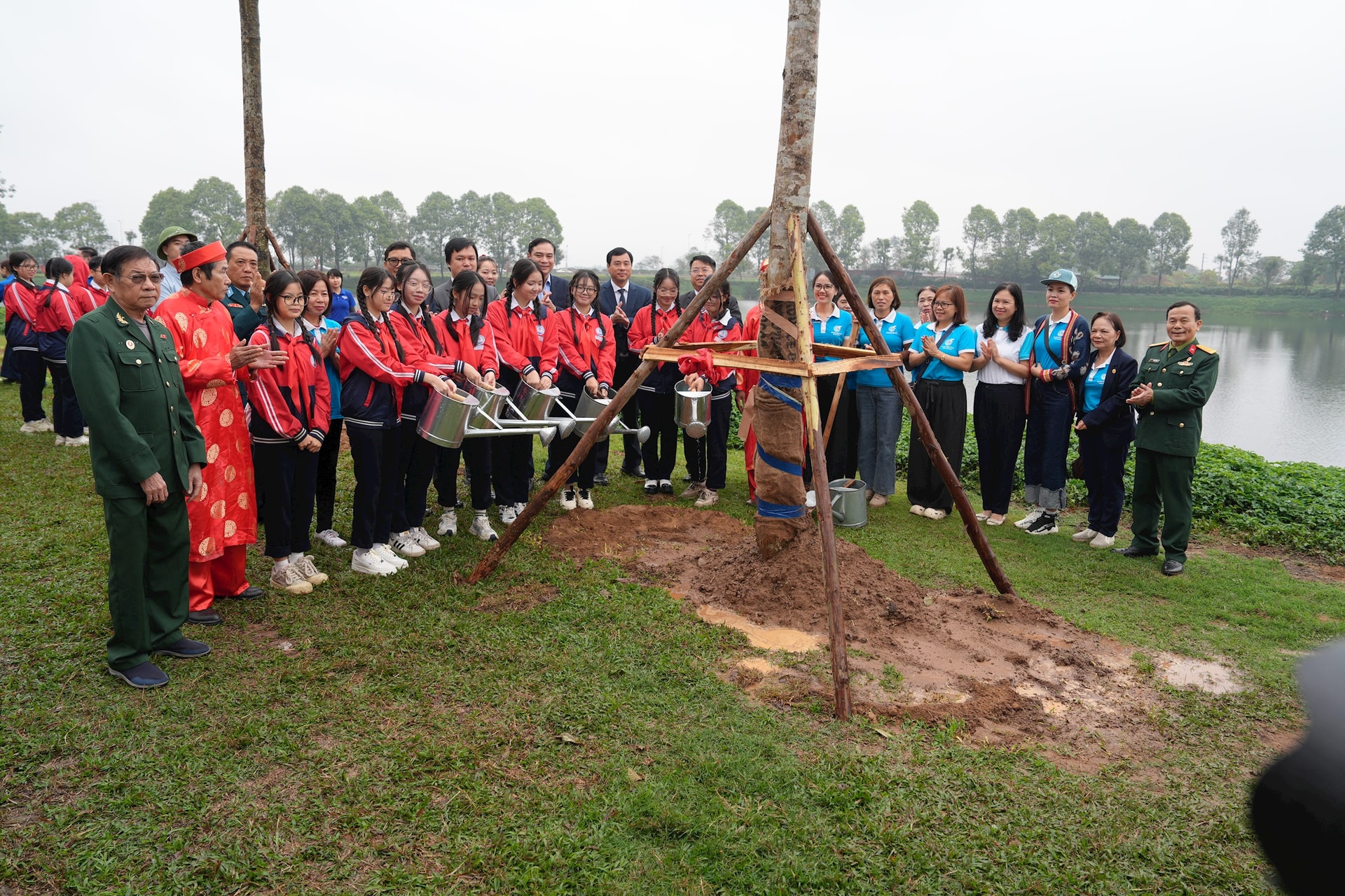 Phường Yên Sở: Trồng cây bảo vệ môi trường sinh thái, hướng tới phát triển bền vững- Ảnh 1.
