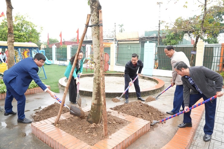 Xã Thanh Oai: Phấn đấu trồng mới 2.000 cây xanh- Ảnh 4.
