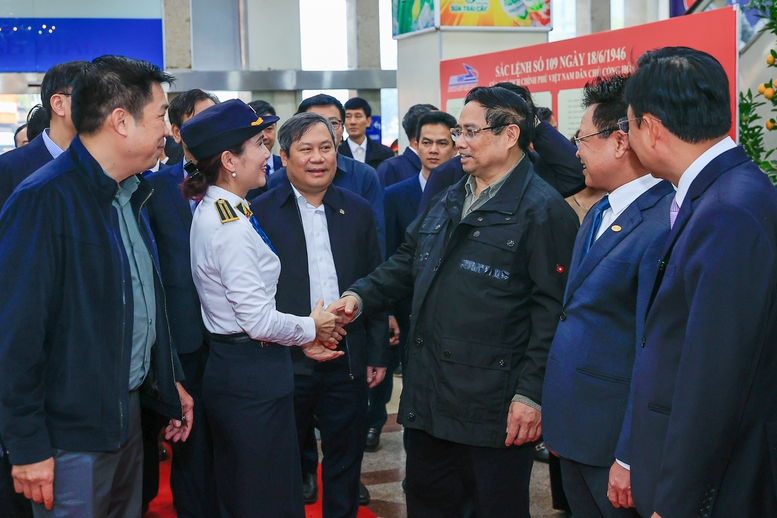 Thủ tướng Phạm Minh Chính kiểm tra hiện trường dự án tuyến đường sắt đô thị số 3 Nhổn - Ga Hà Nội- Ảnh 10.