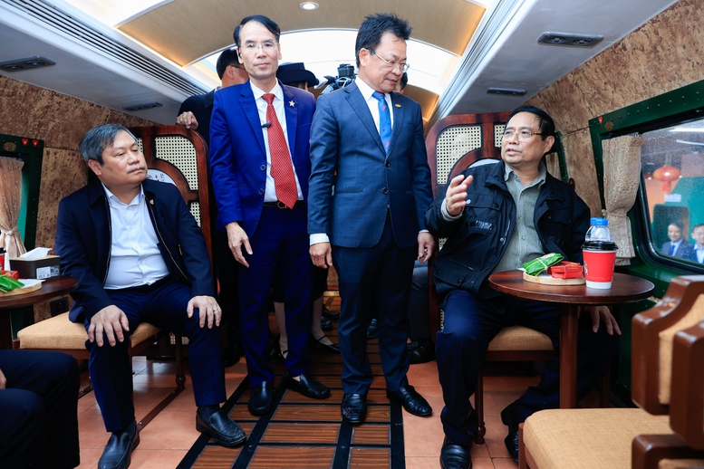 Thủ tướng Phạm Minh Chính kiểm tra hiện trường dự án tuyến đường sắt đô thị số 3 Nhổn - Ga Hà Nội- Ảnh 11.