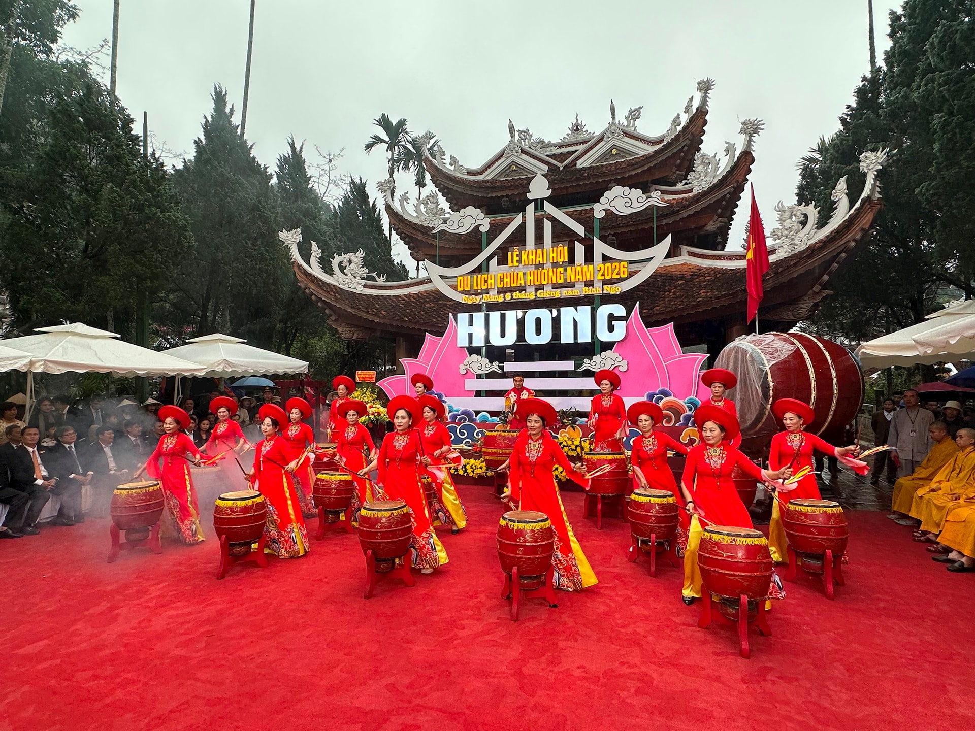 Hàng nghìn người dự Khai hội chùa Hương 2026- Ảnh 3.