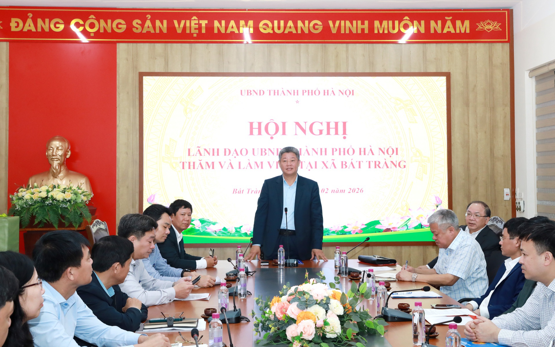 Phó Chủ tịch UBND Thành phố Nguyễn Mạnh Quyền phát biểu tại buổi làm việc với xã Bát Tràng