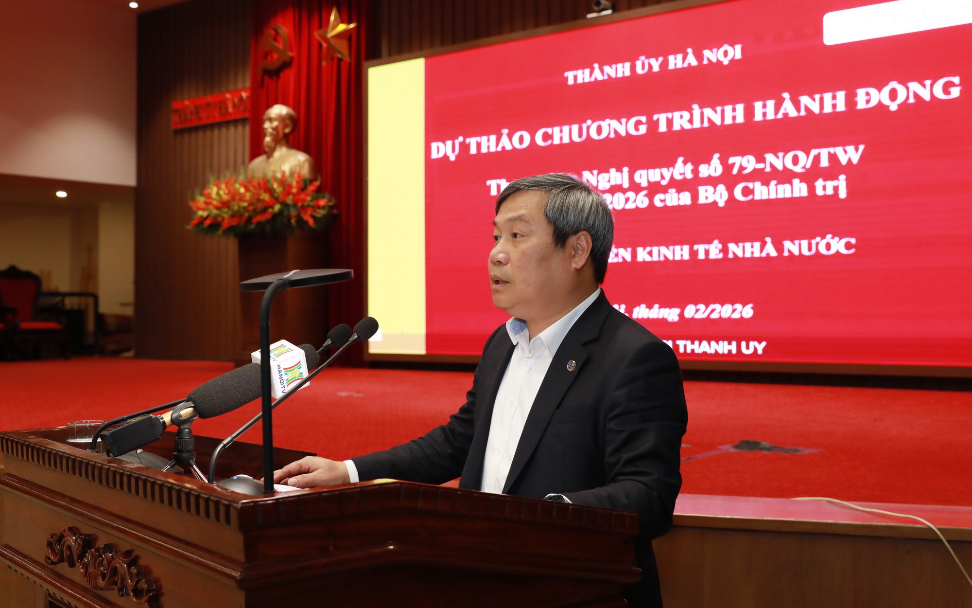 Chủ tịch UBND Thành phố Vũ Đại Thắng trình bày dự thảo Chương trình hành động của Ban Thường vụ Thành ủy Hà Nội thực hiện Nghị quyết số 79-NQ/TW của Bộ Chính trị 