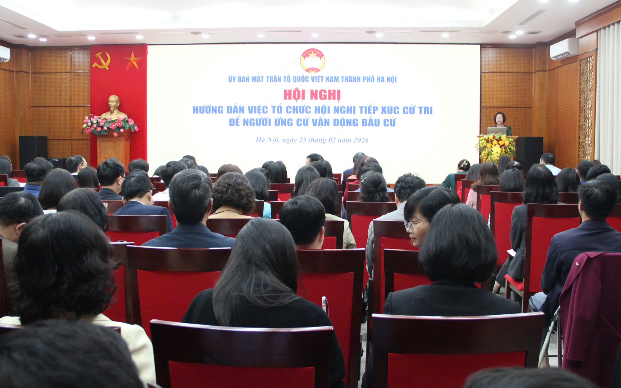 Quang cảnh Hội nghị hướng dẫn việc tổ chức hội nghị tiếp xúc cử tri vận động bầu cử.